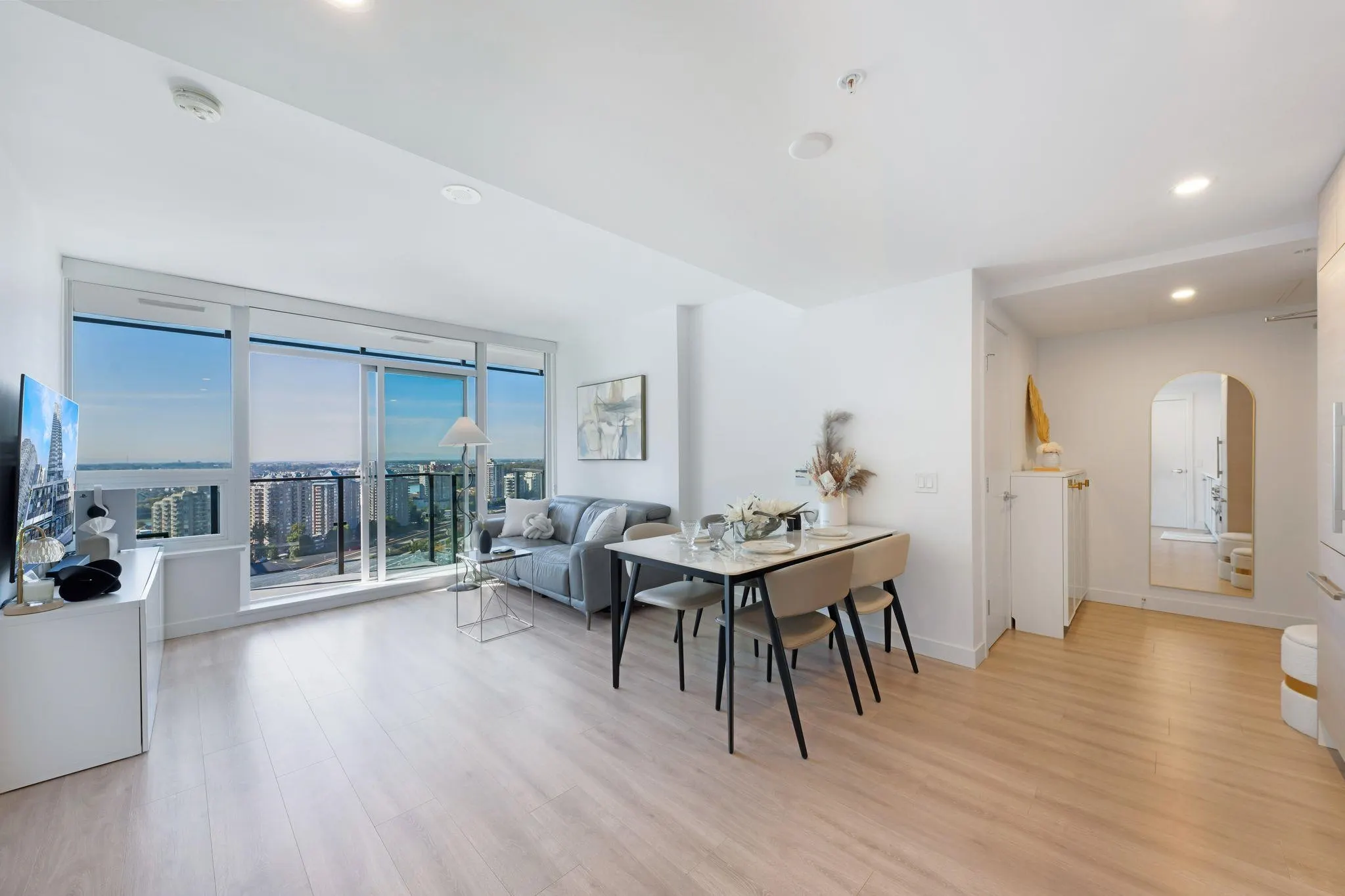 2401 823 Carnarvon Street