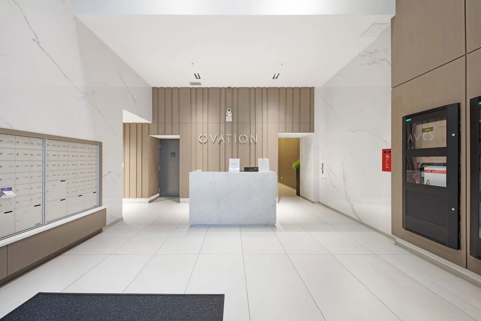 2401 823 Carnarvon Street