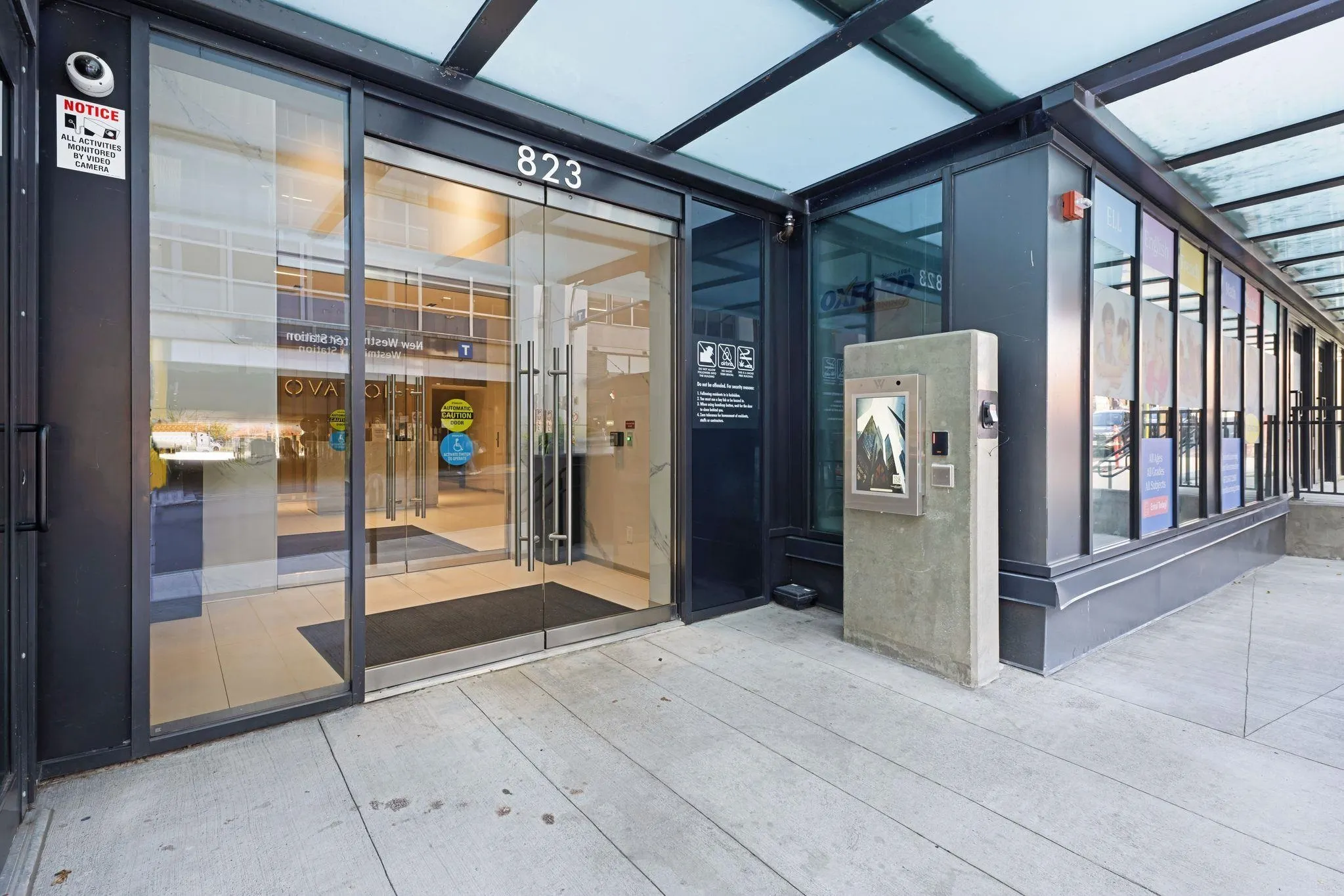 2401 823 Carnarvon Street