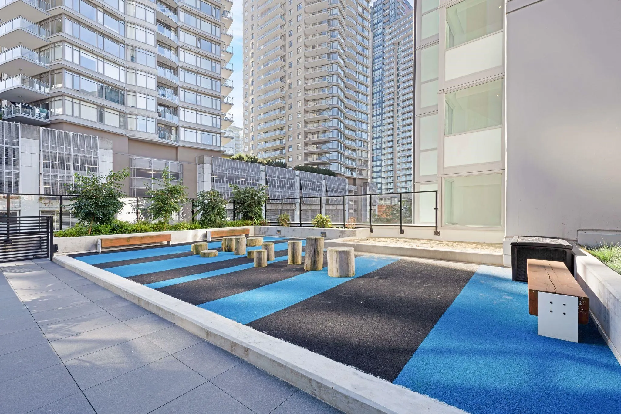 2401 823 Carnarvon Street