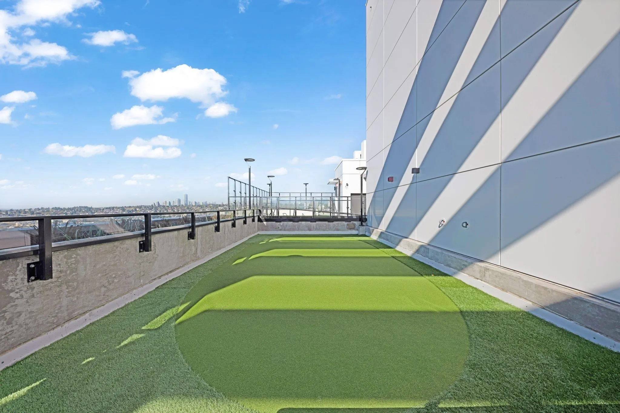 2401 823 Carnarvon Street