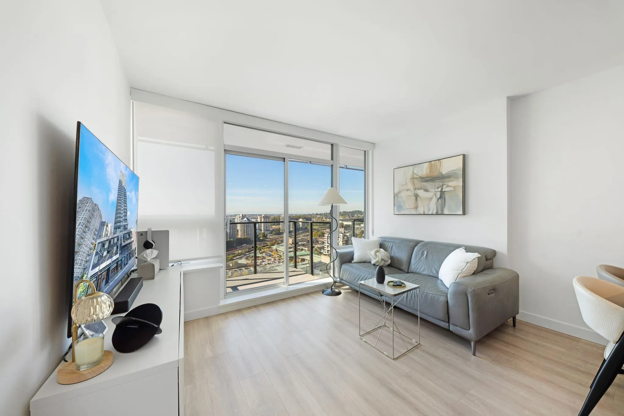 2401 823 Carnarvon Street