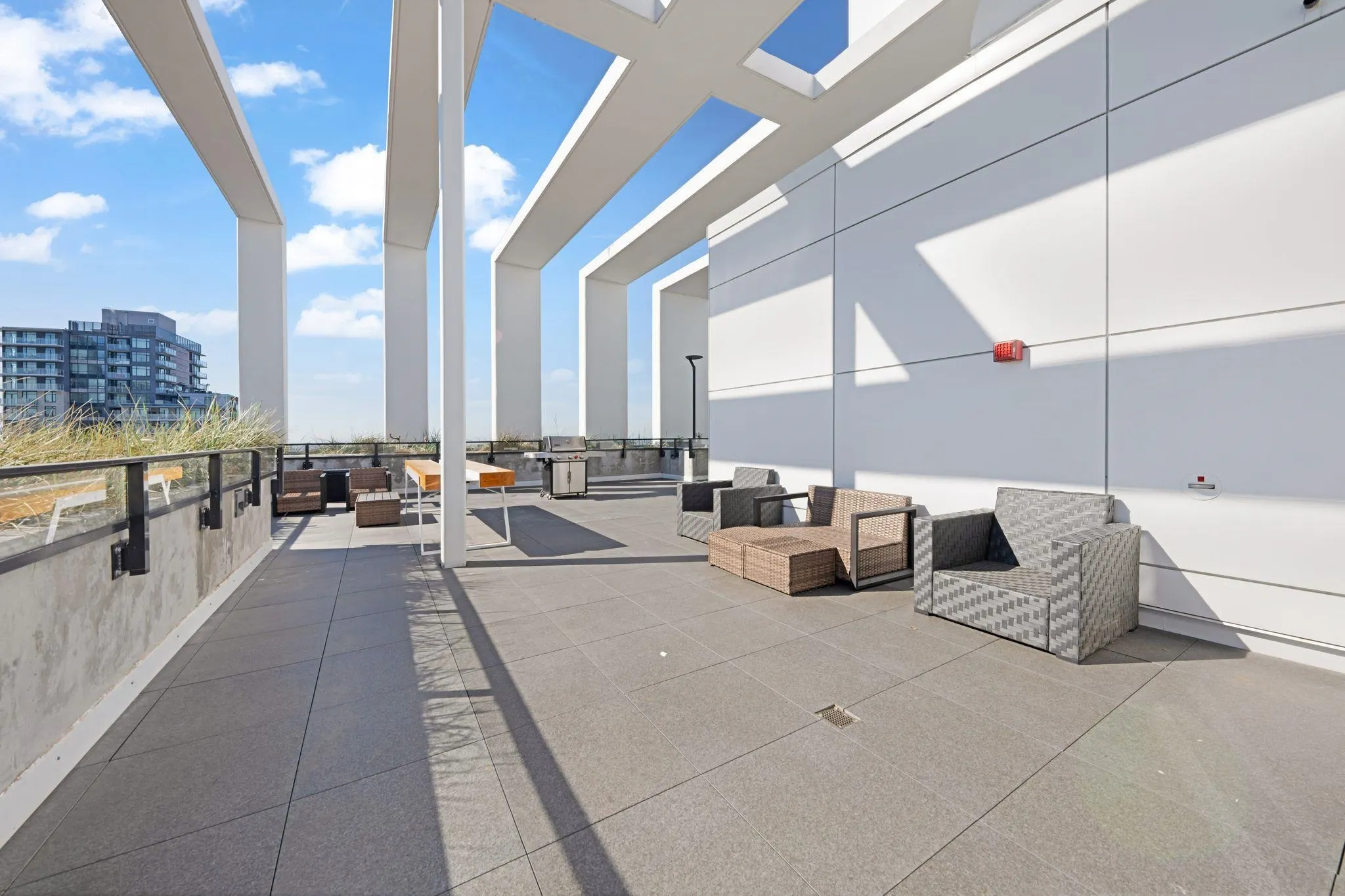 2401 823 Carnarvon Street