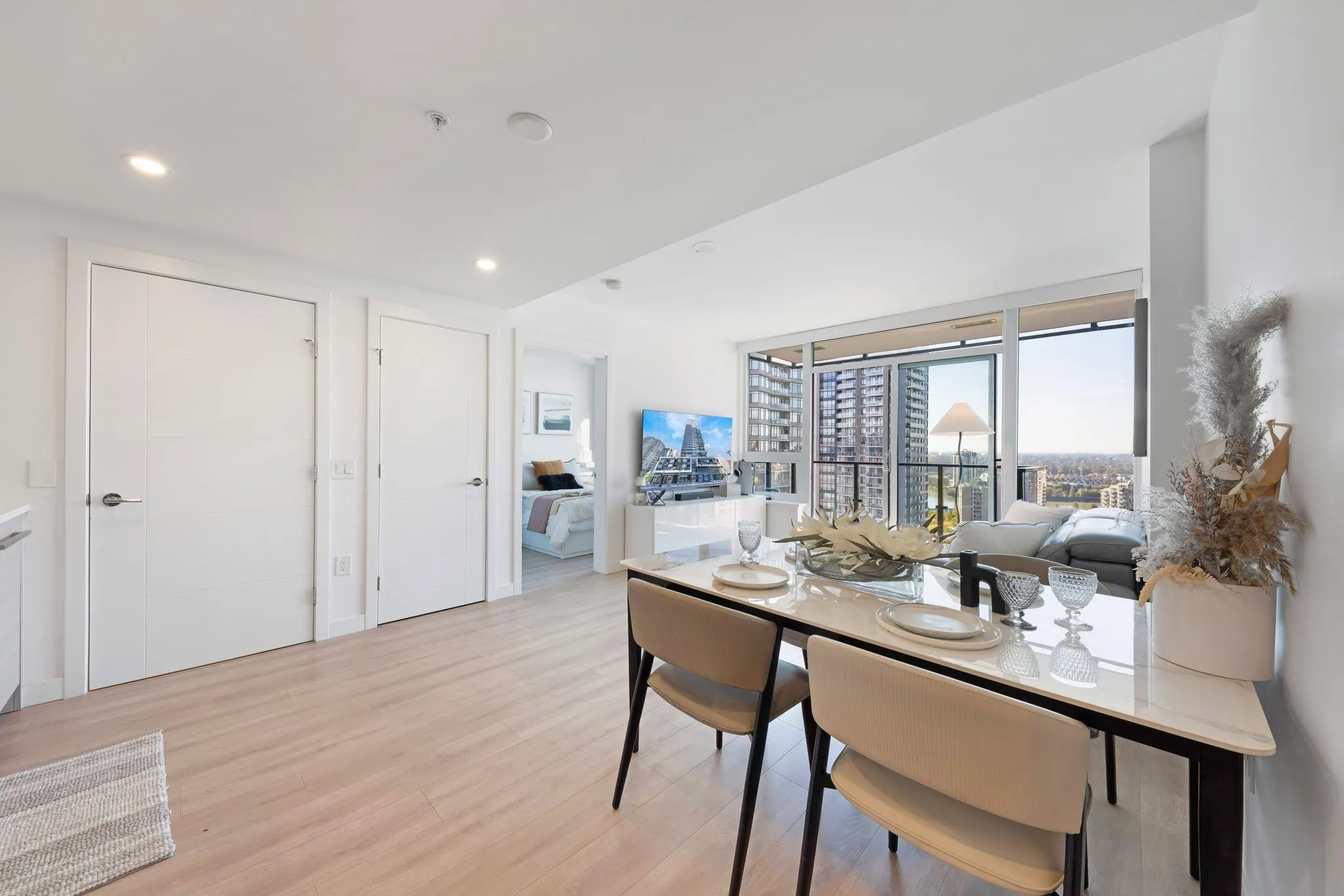 2401 823 Carnarvon Street