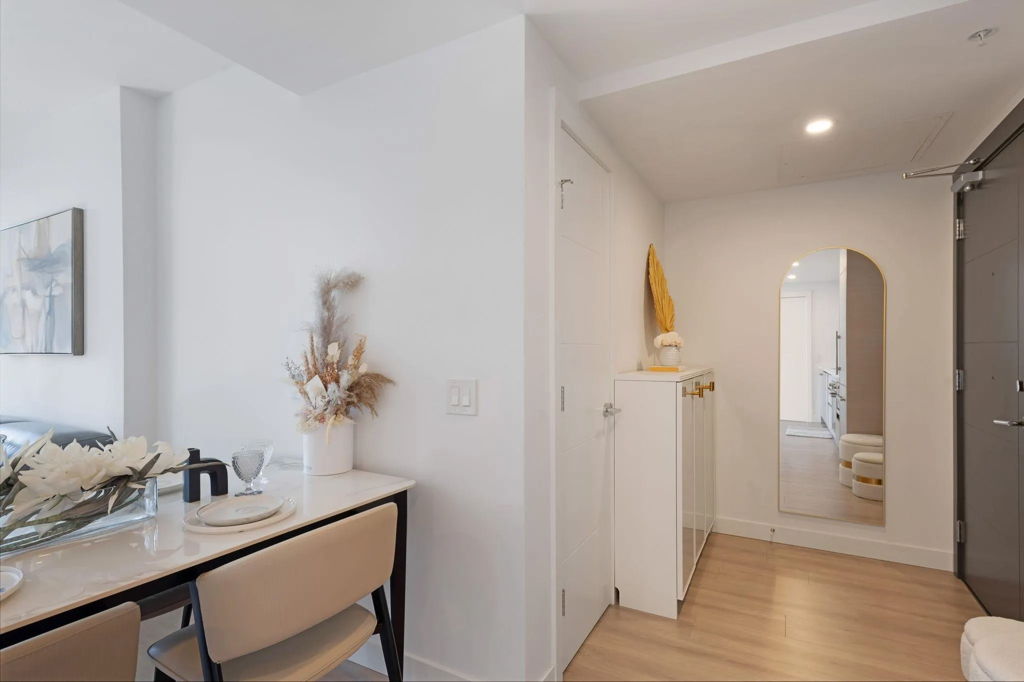 2401 823 Carnarvon Street