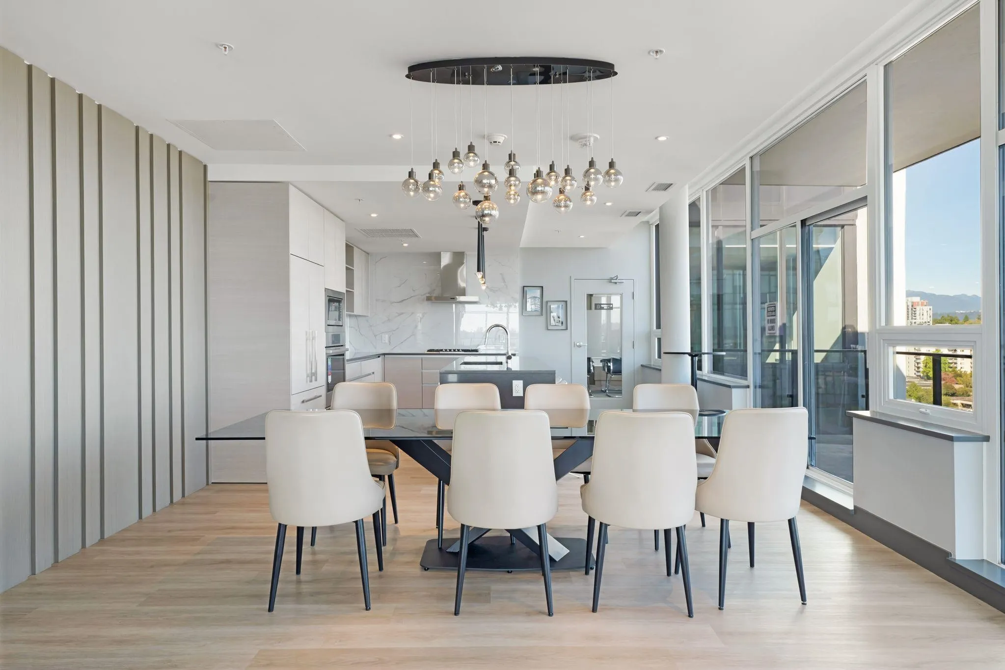 2401 823 Carnarvon Street