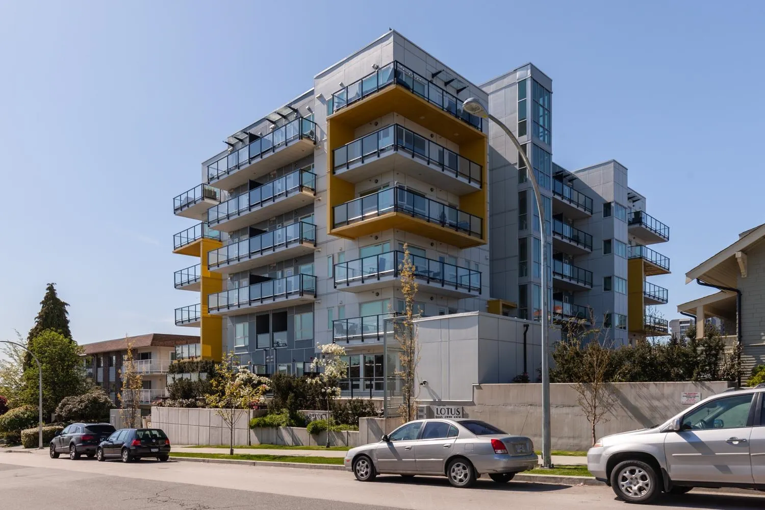 302 809 Fourth Avenue