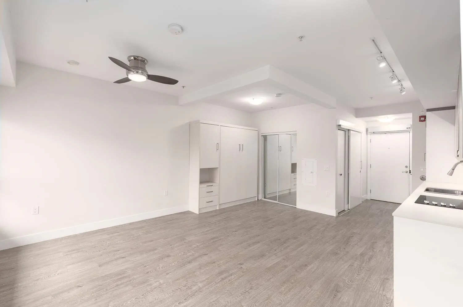 302 809 Fourth Avenue