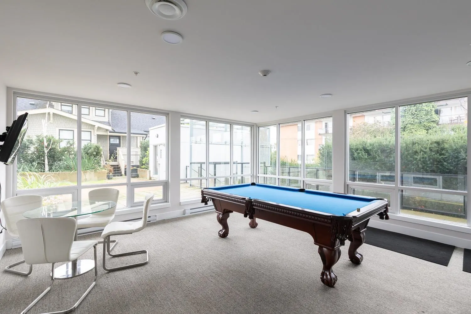 302 809 Fourth Avenue