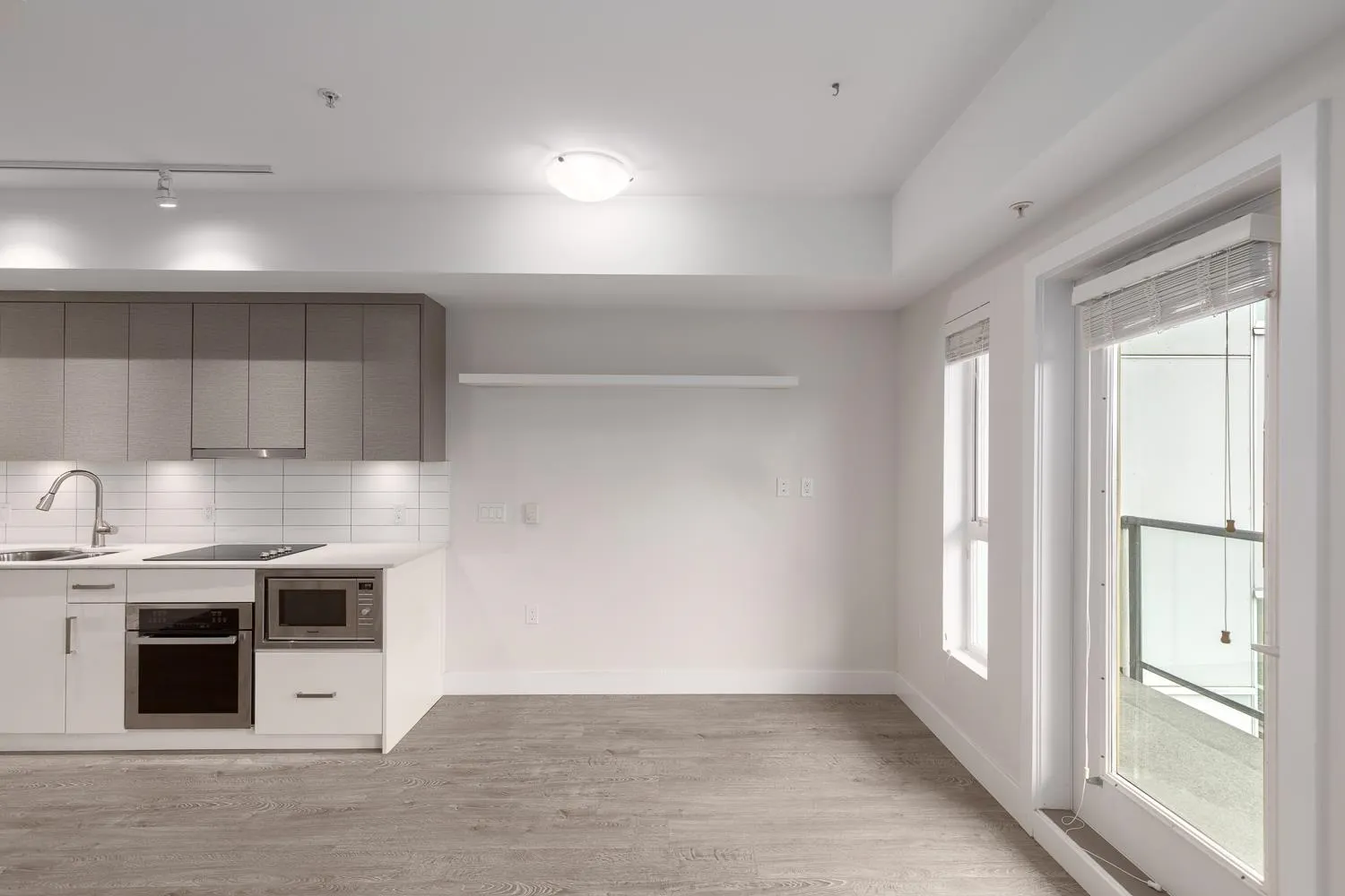 302 809 Fourth Avenue