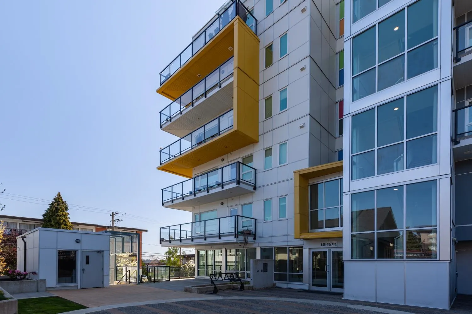 302 809 Fourth Avenue