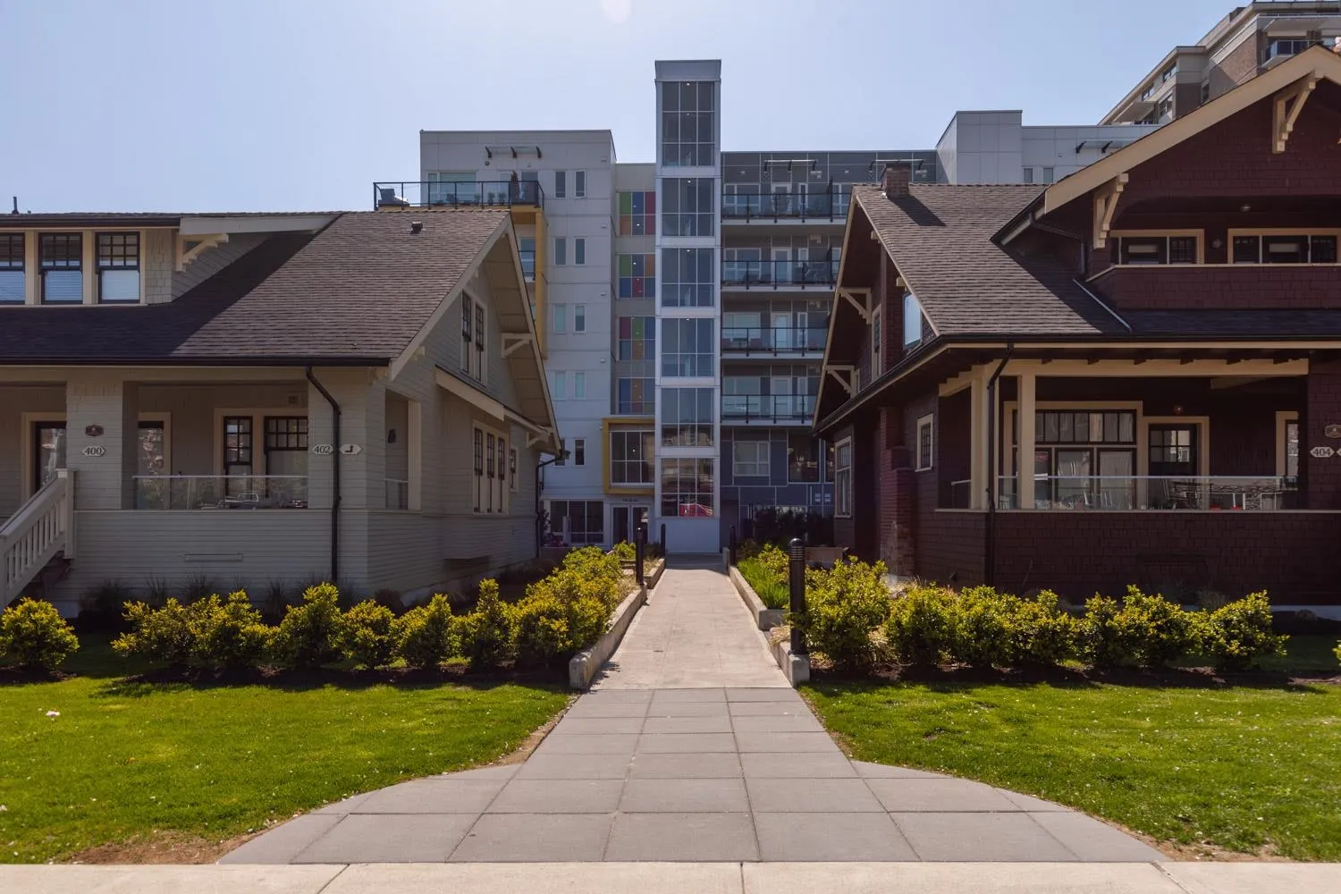 302 809 Fourth Avenue