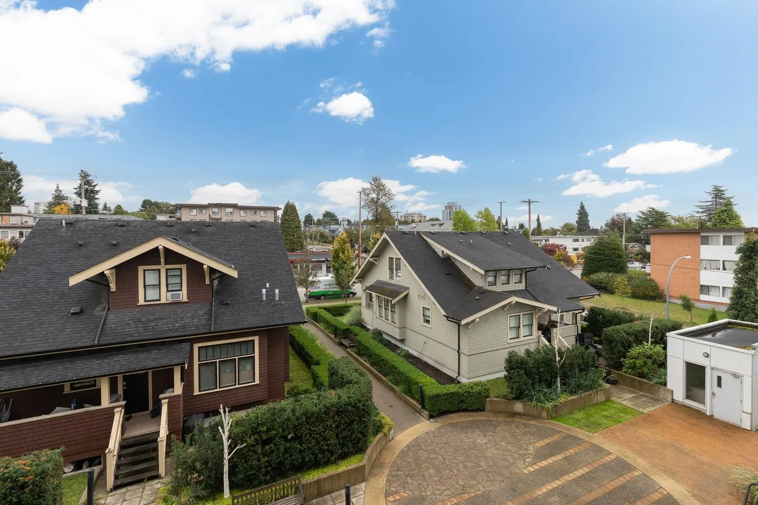 302 809 Fourth Avenue