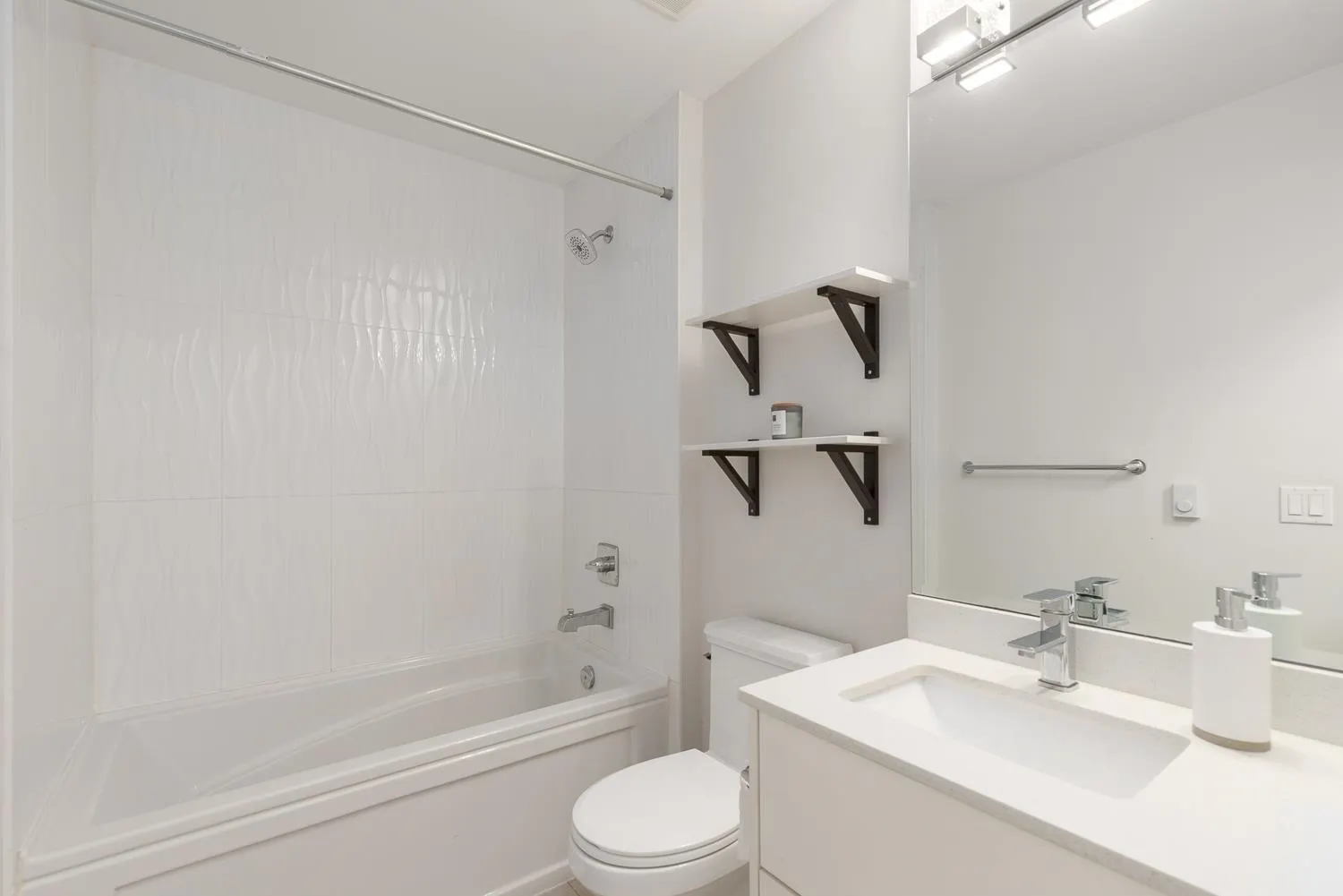 302 809 Fourth Avenue