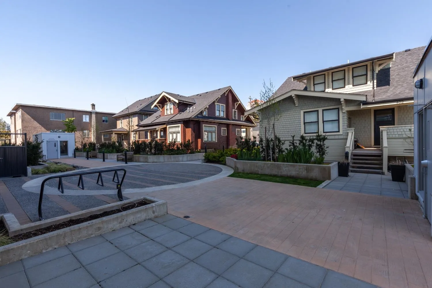 302 809 Fourth Avenue