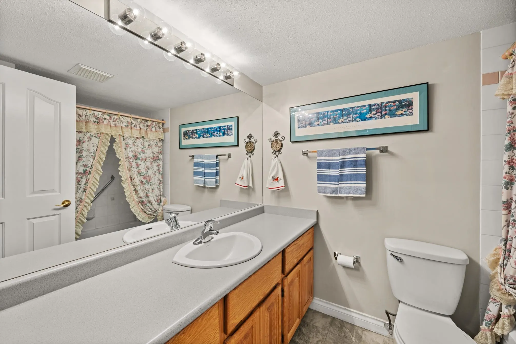 226 2451 Gladwin Road