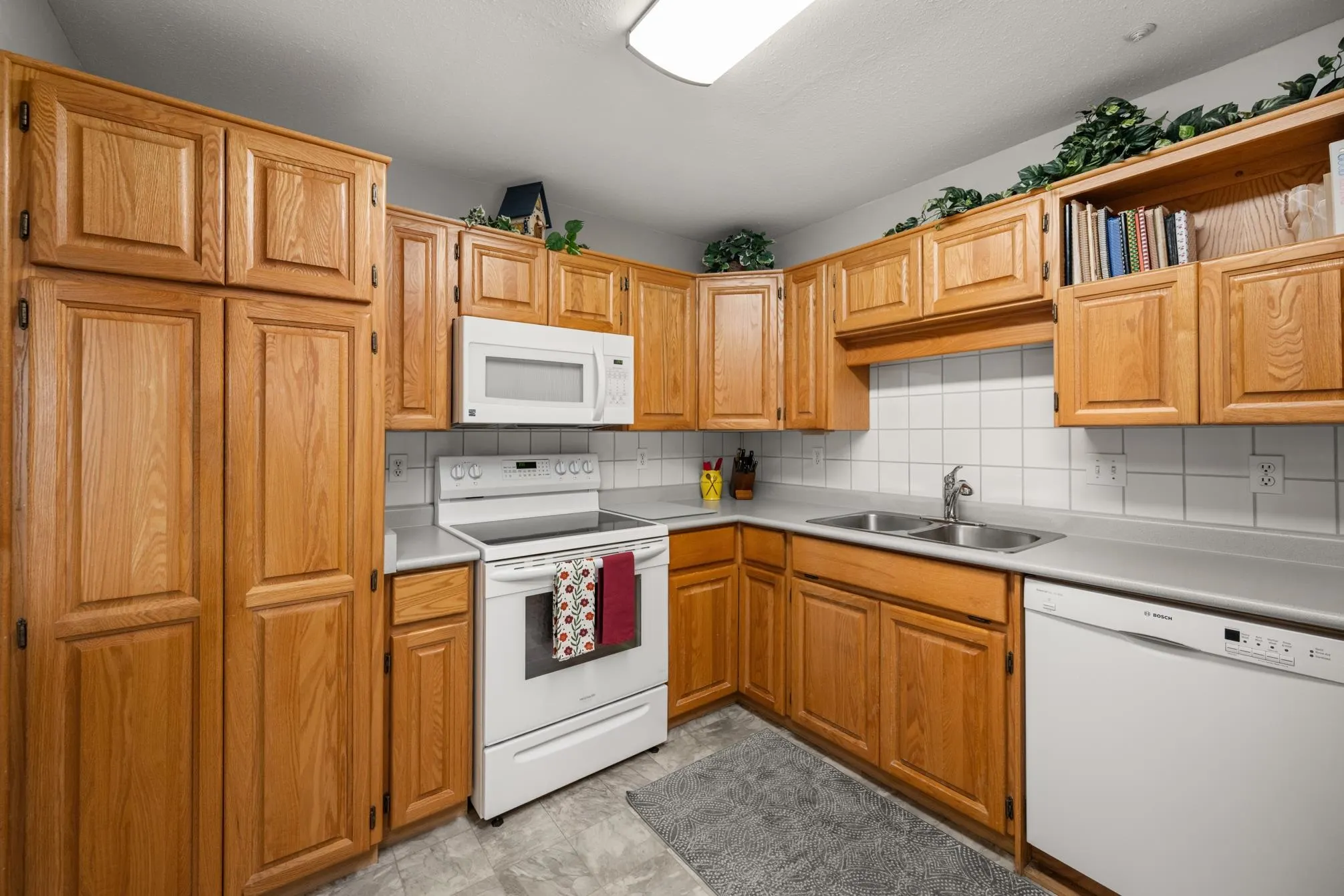 226 2451 Gladwin Road