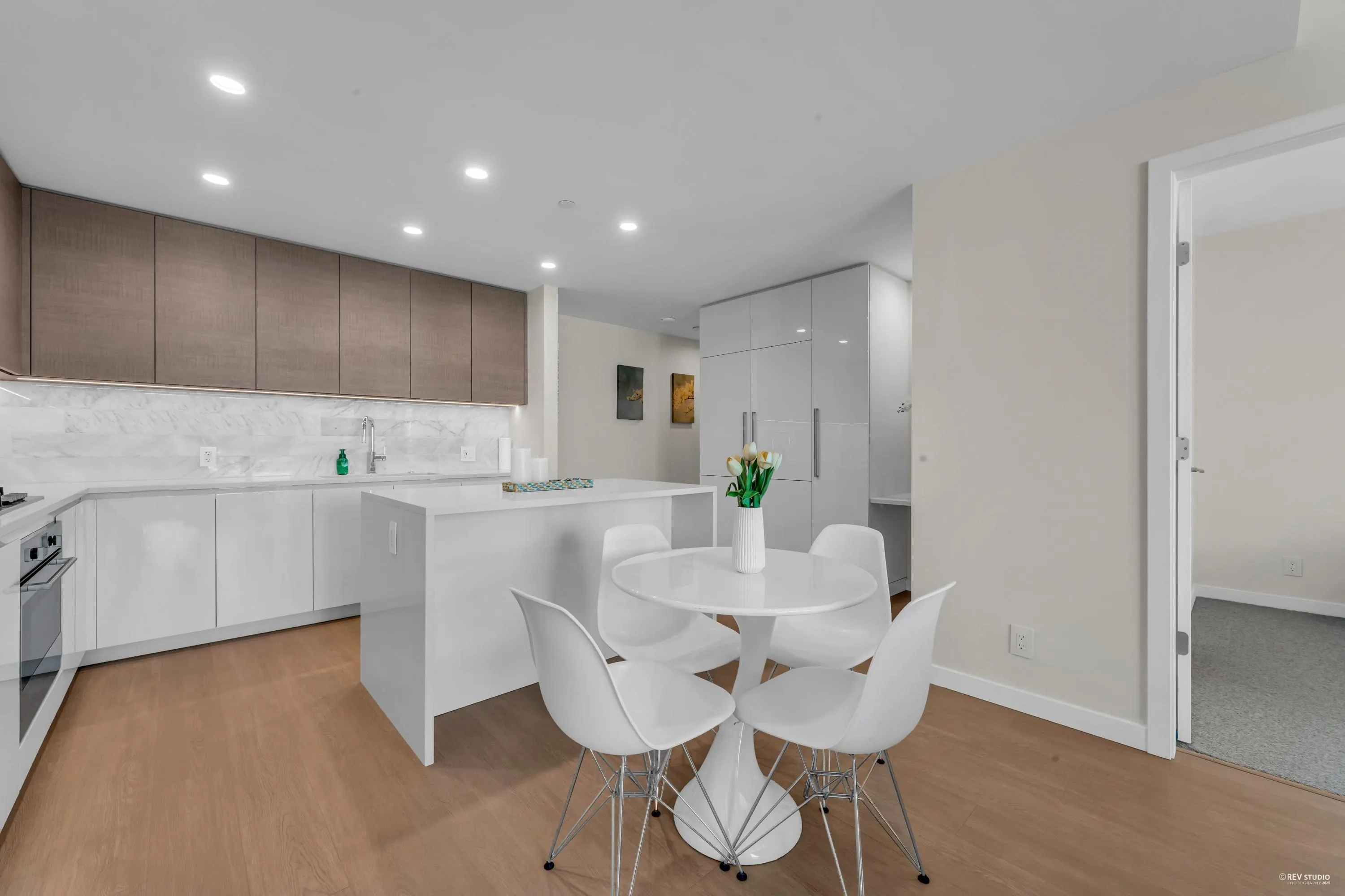 3506 4168 Lougheed Highway