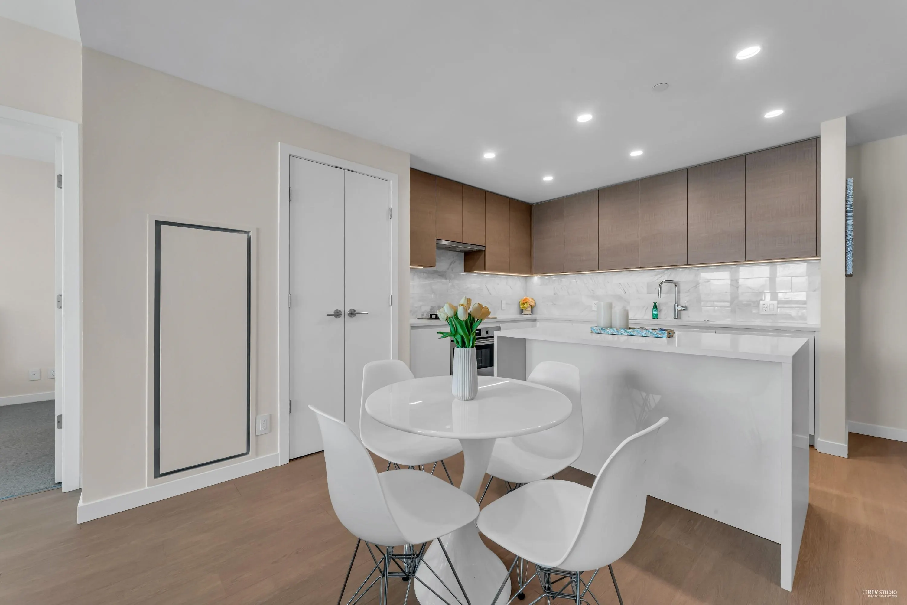 3506 4168 Lougheed Highway