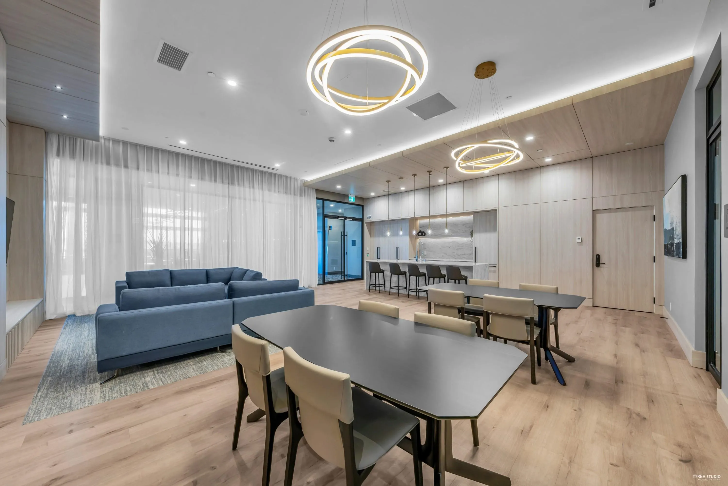 3506 4168 Lougheed Highway