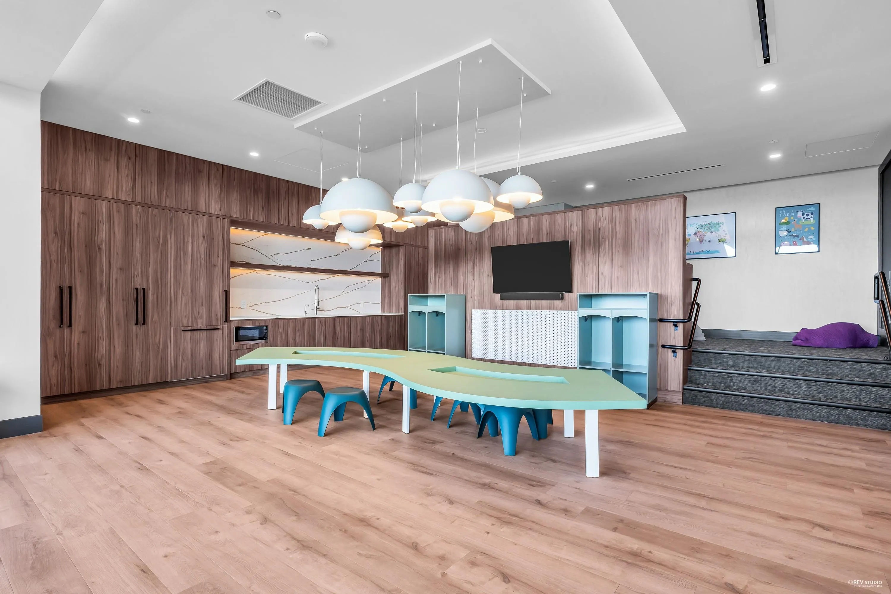 3506 4168 Lougheed Highway