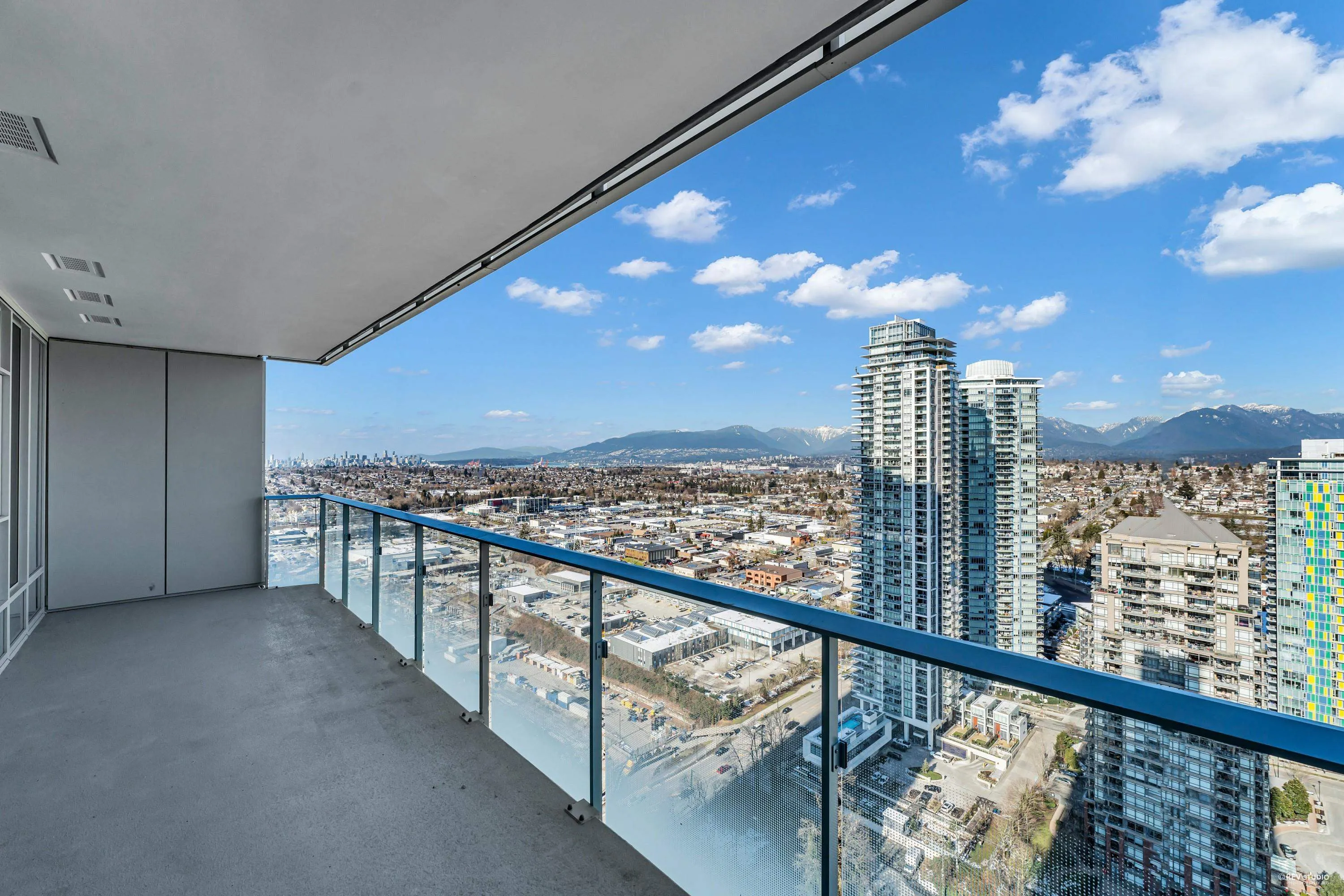 3506 4168 Lougheed Highway
