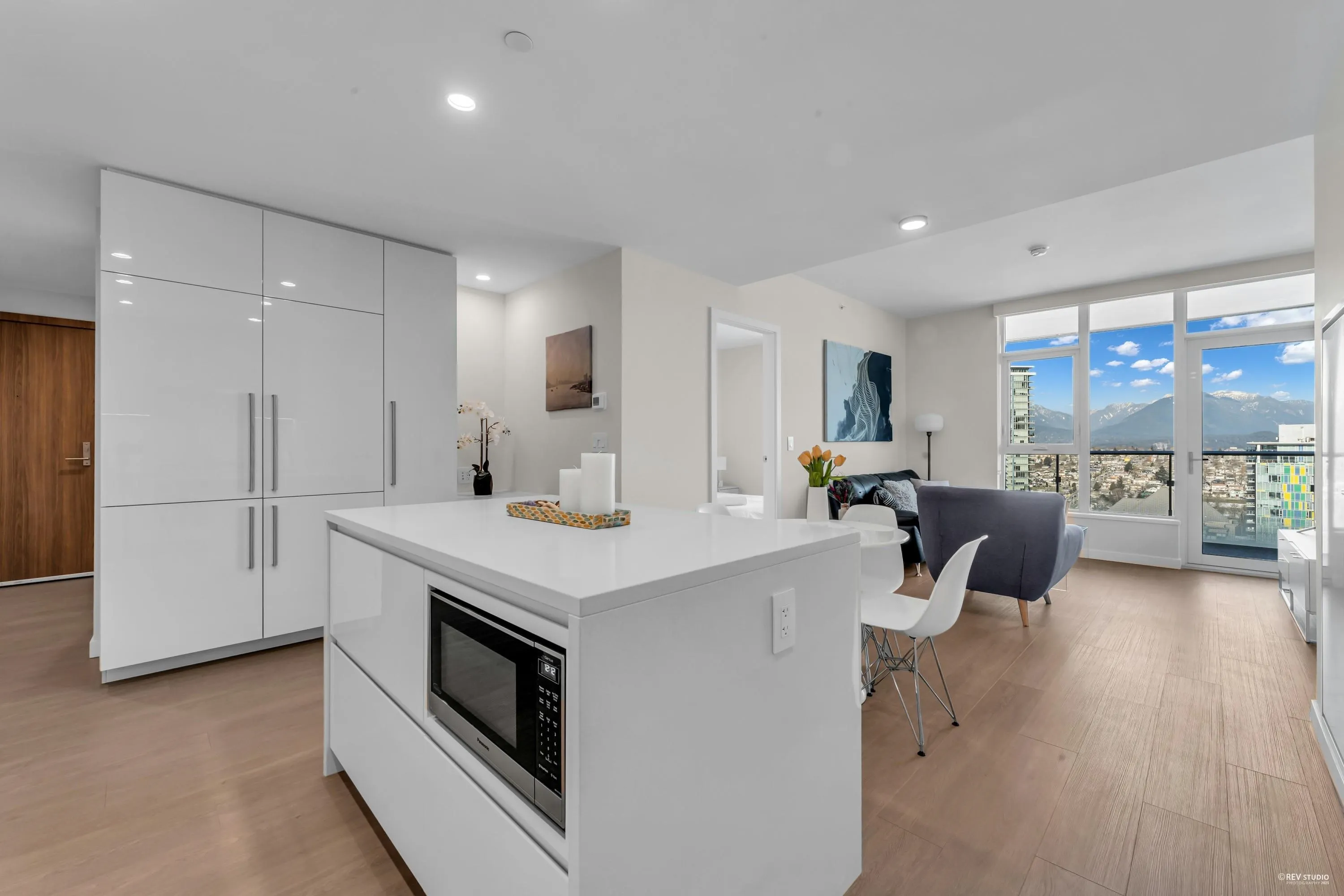 3506 4168 Lougheed Highway