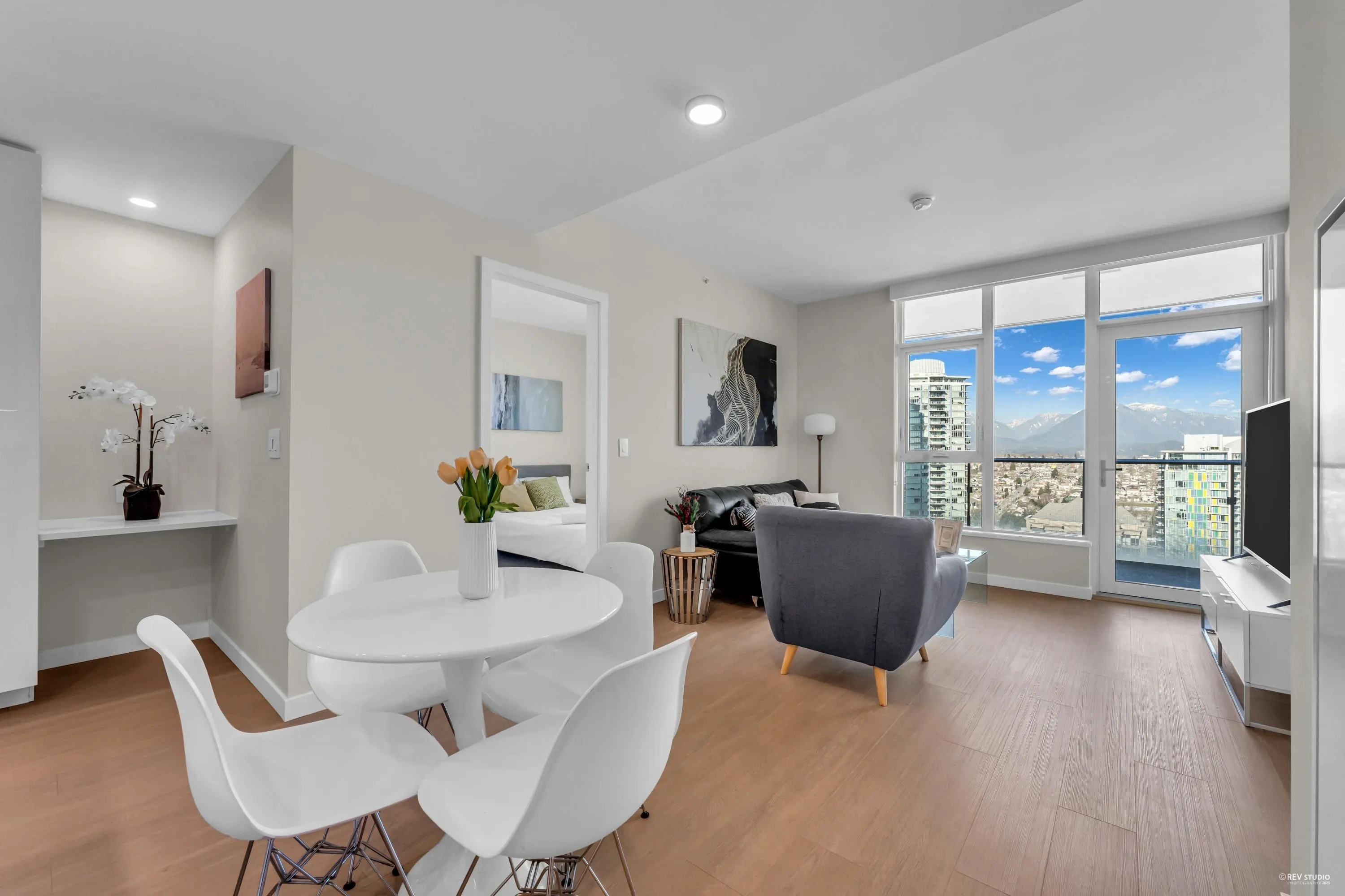 3506 4168 Lougheed Highway