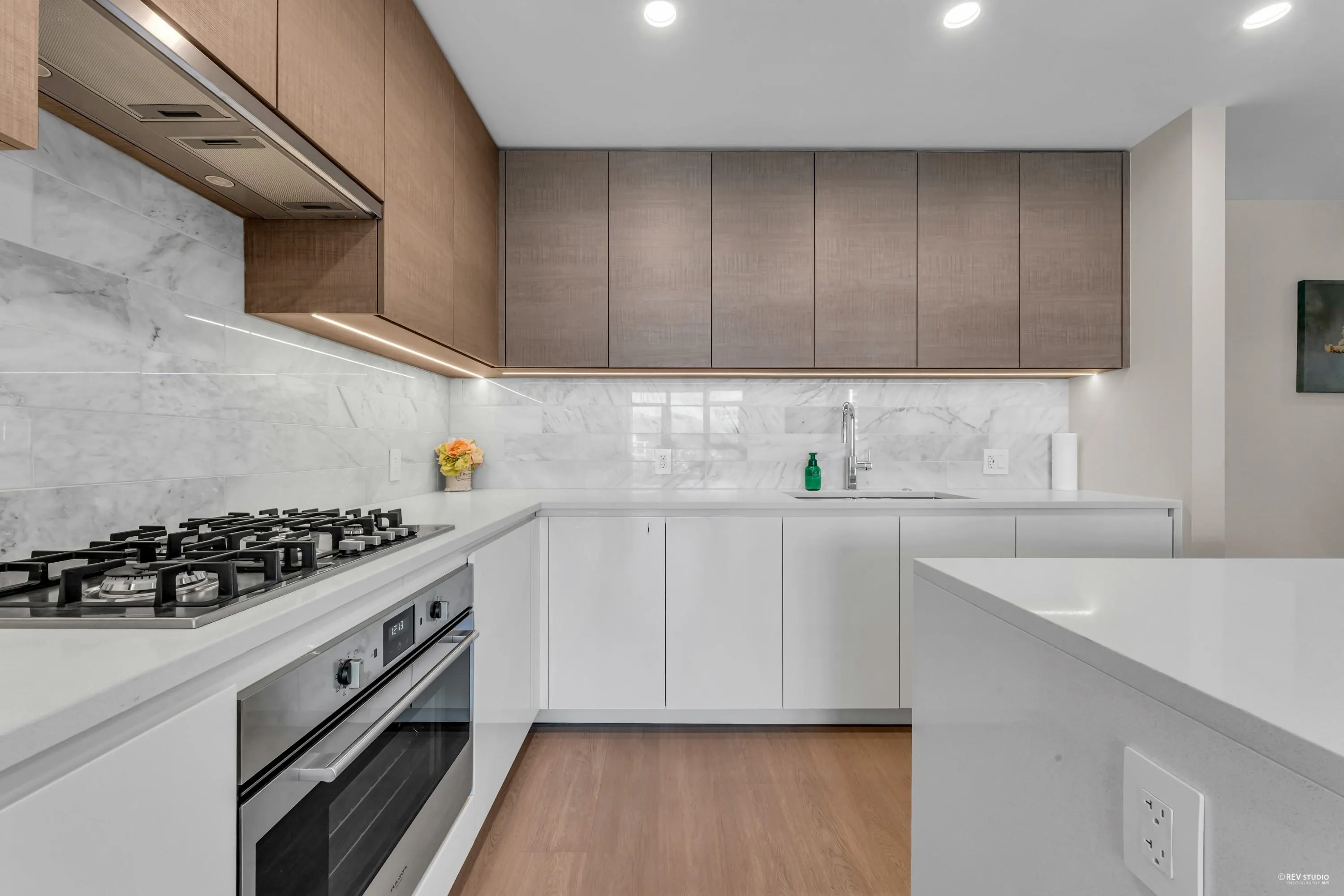 3506 4168 Lougheed Highway