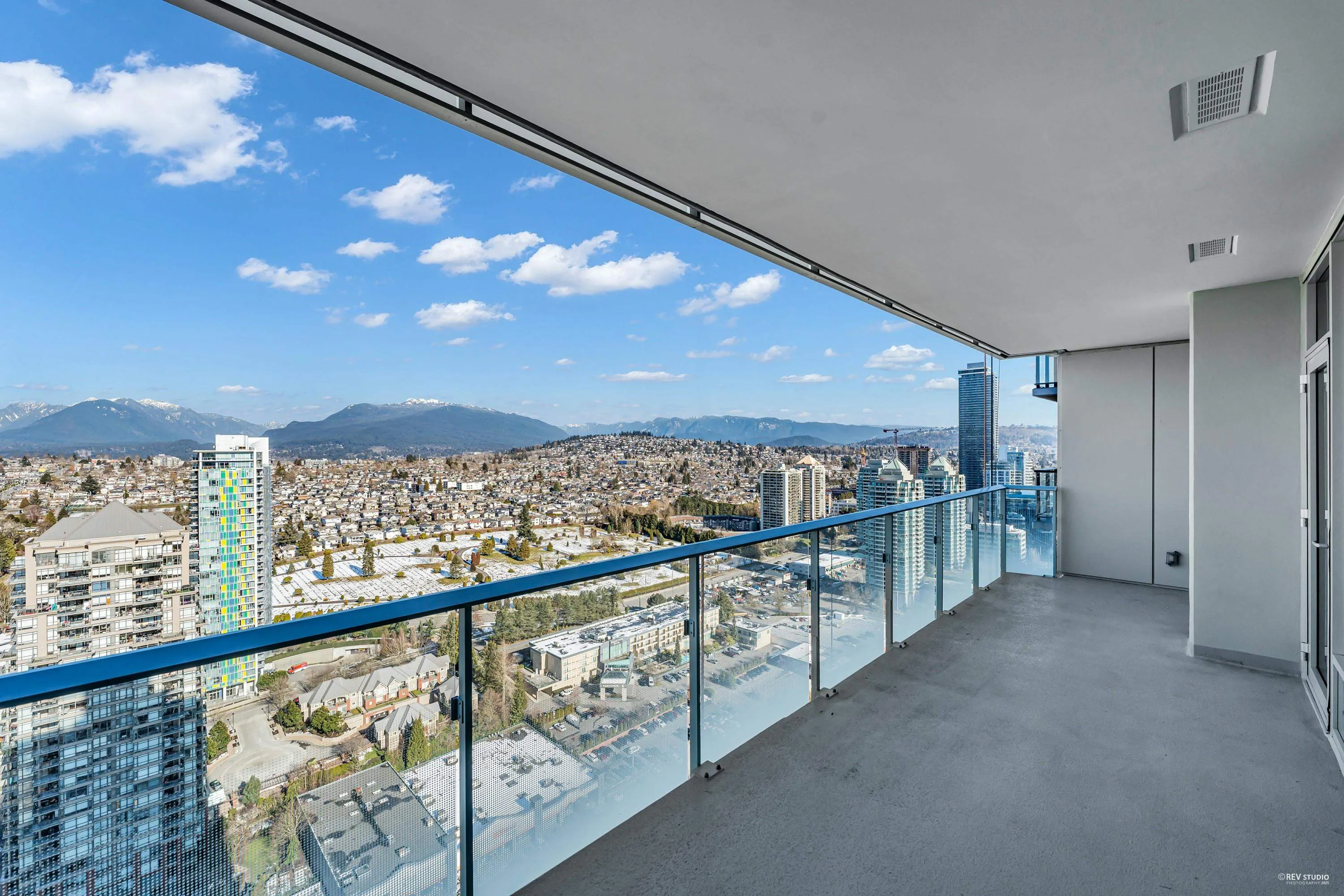 3506 4168 Lougheed Highway