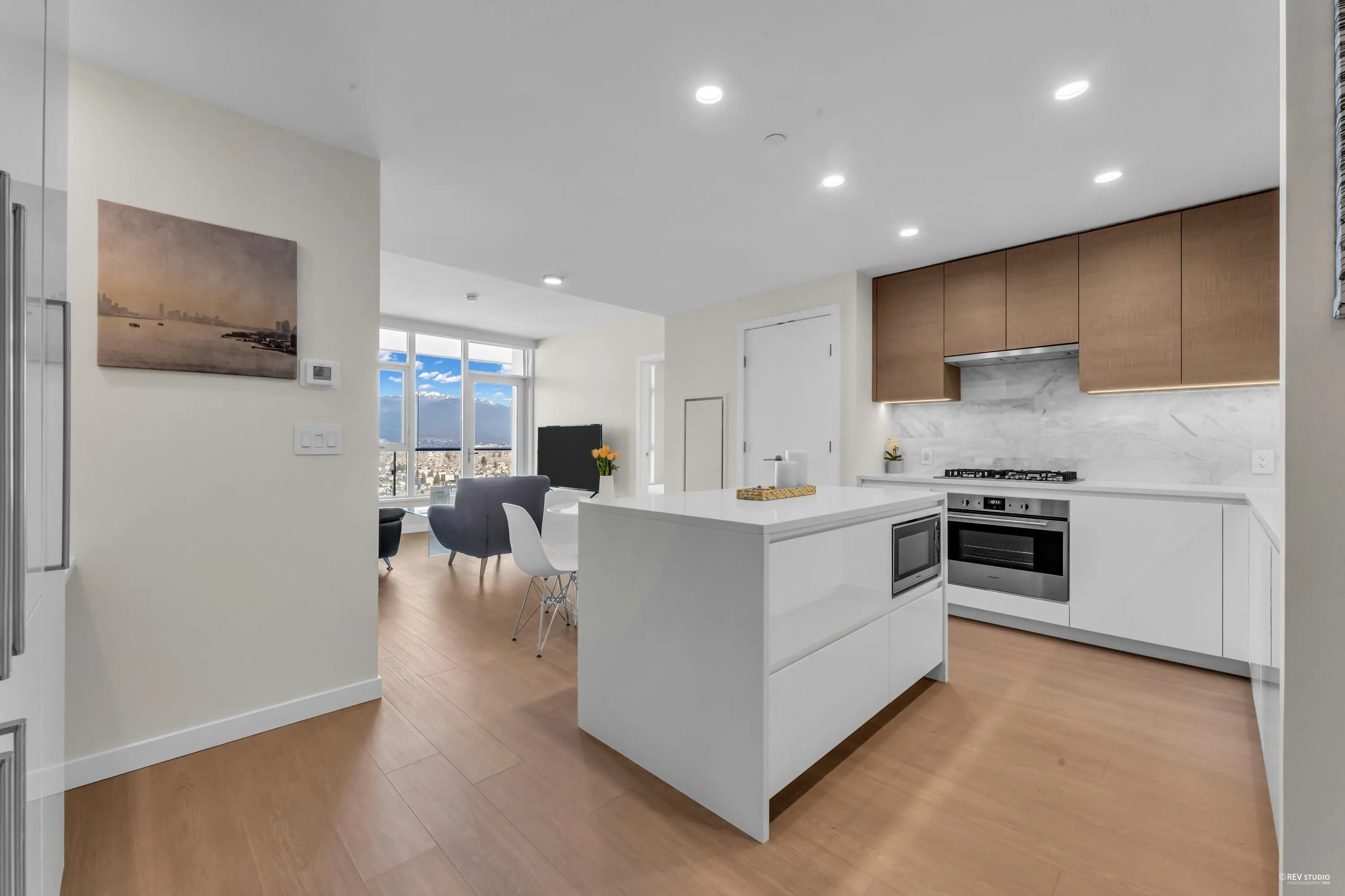 3506 4168 Lougheed Highway