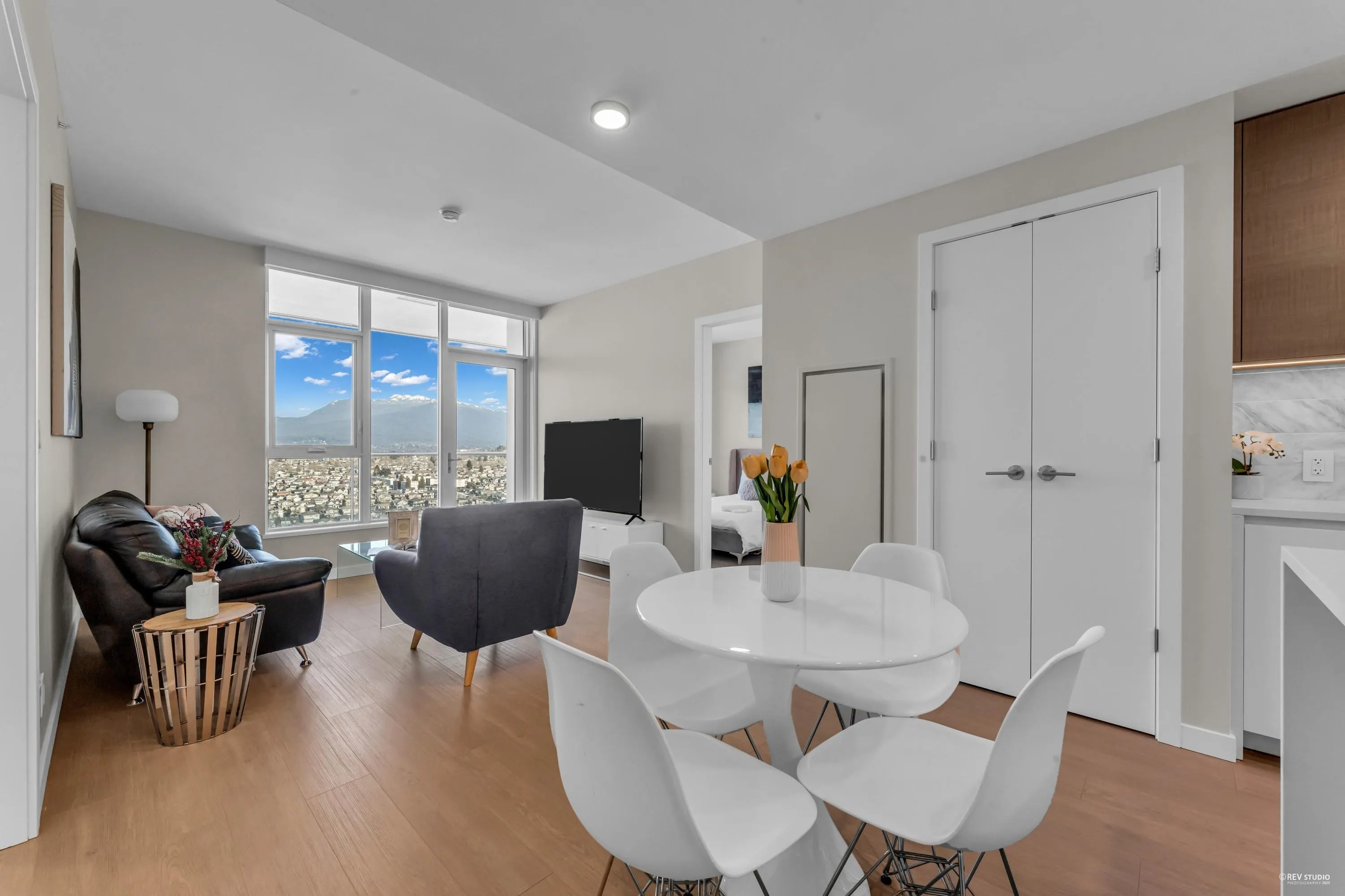 3506 4168 Lougheed Highway