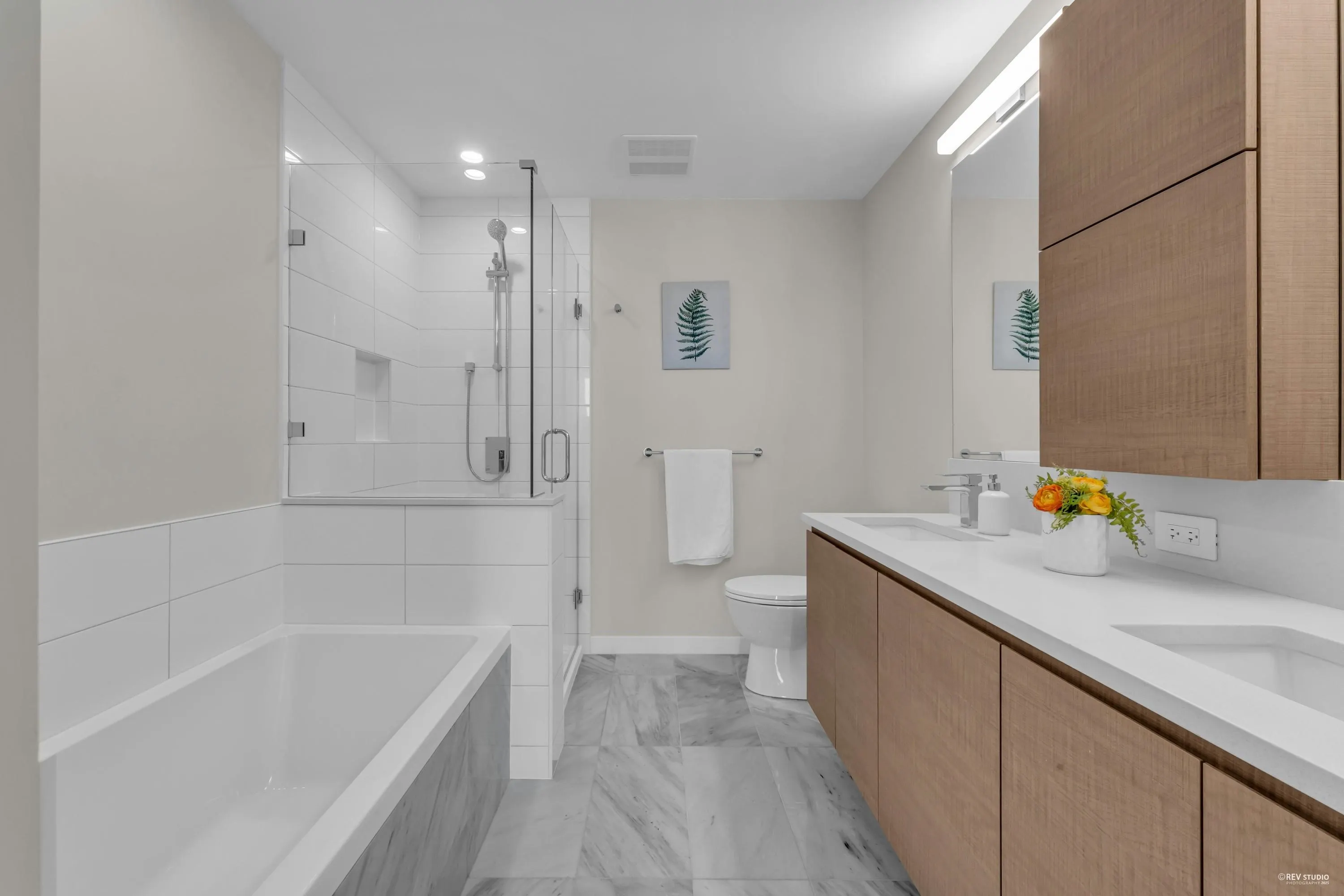3506 4168 Lougheed Highway