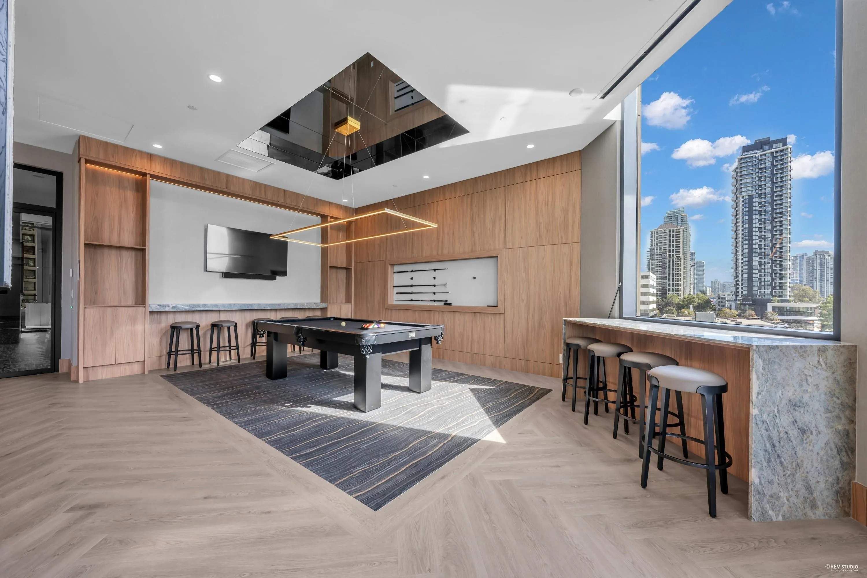 3506 4168 Lougheed Highway