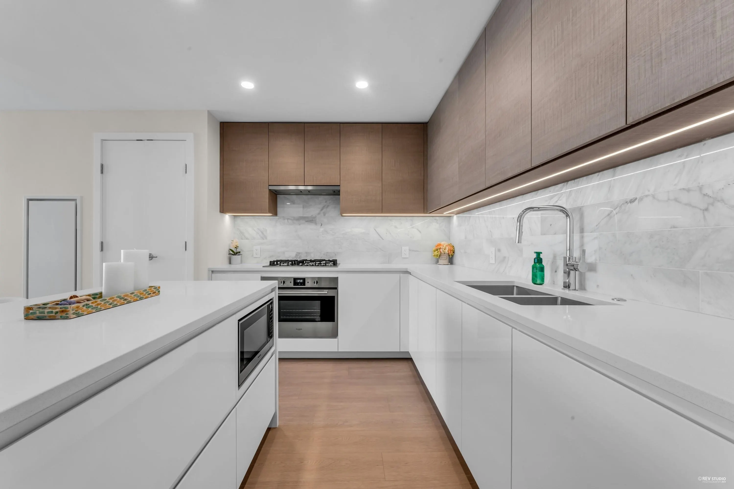 3506 4168 Lougheed Highway