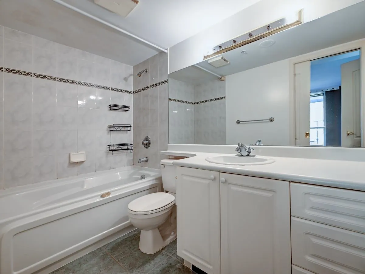 201 5860 Dover Crescent