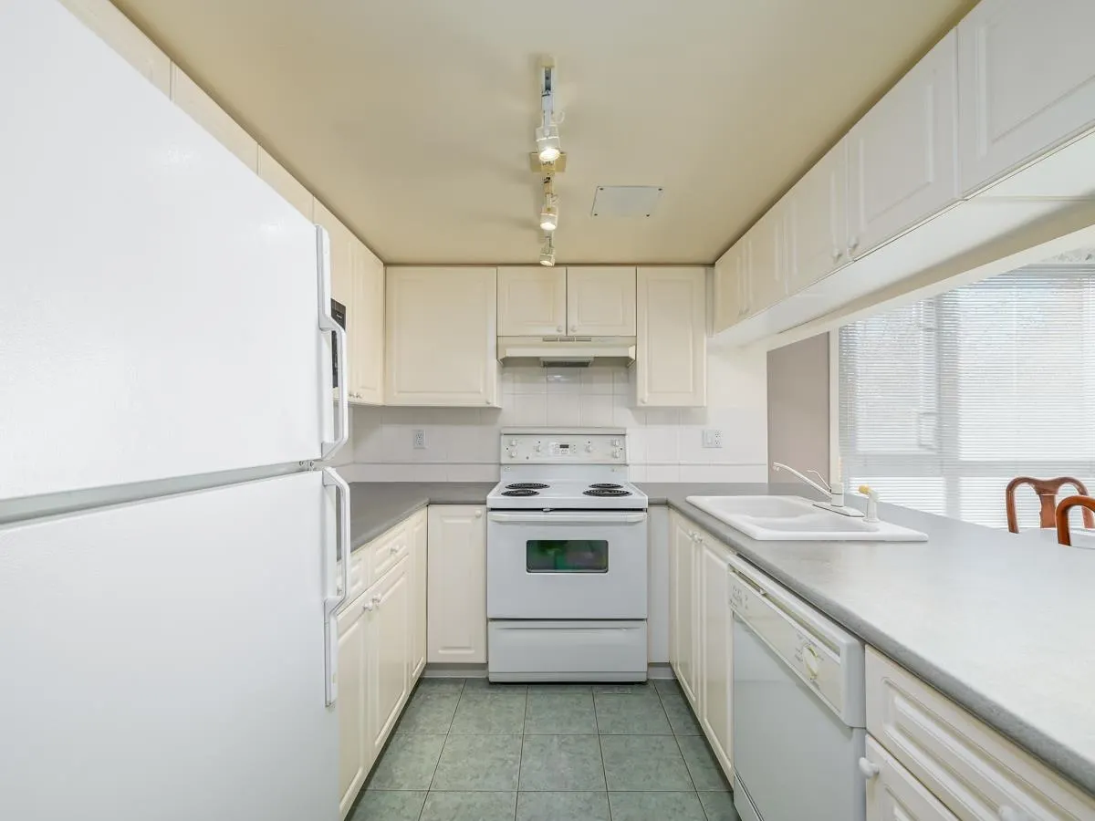 201 5860 Dover Crescent