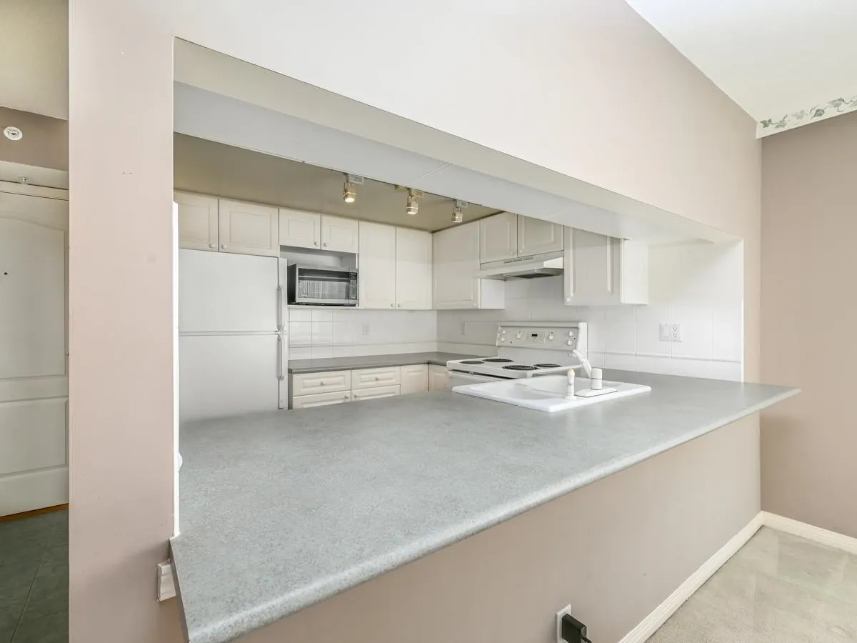 201 5860 Dover Crescent