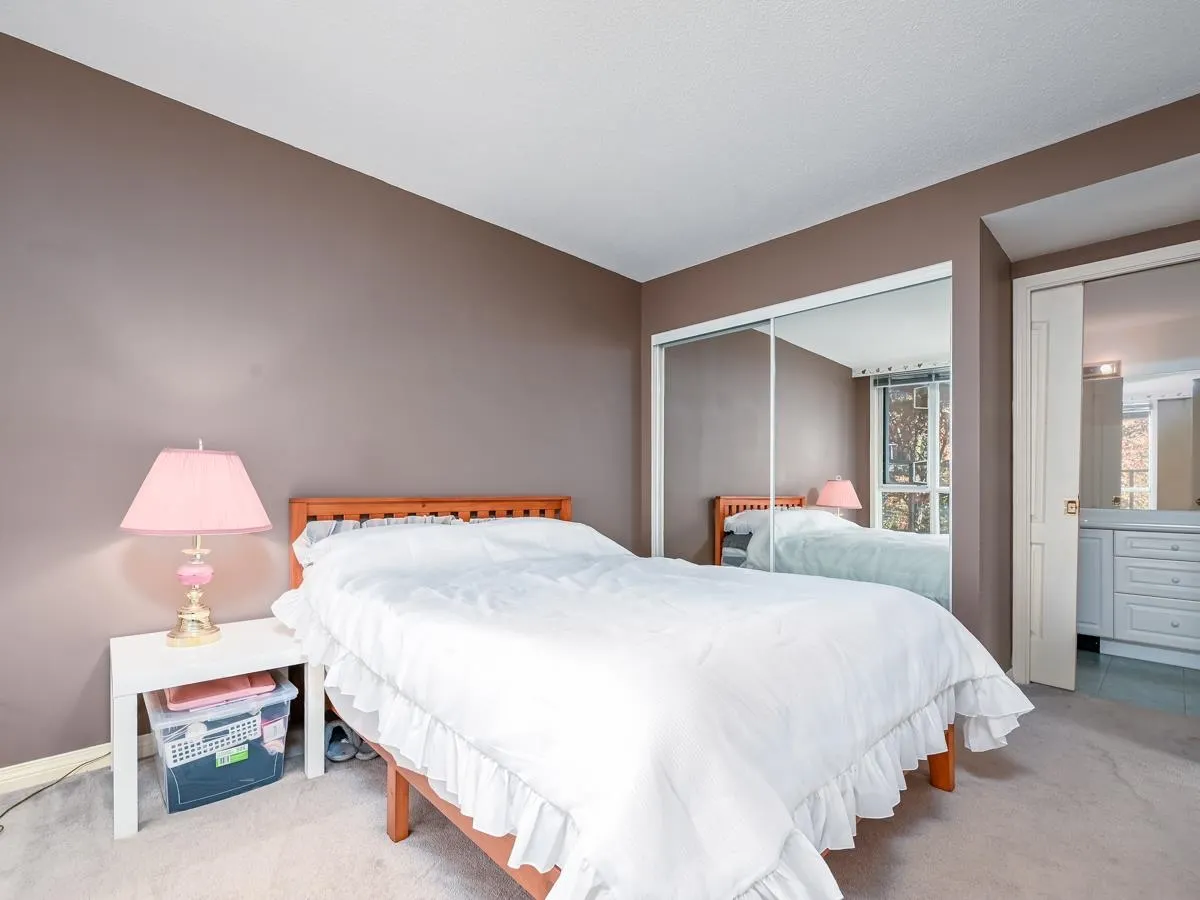 201 5860 Dover Crescent