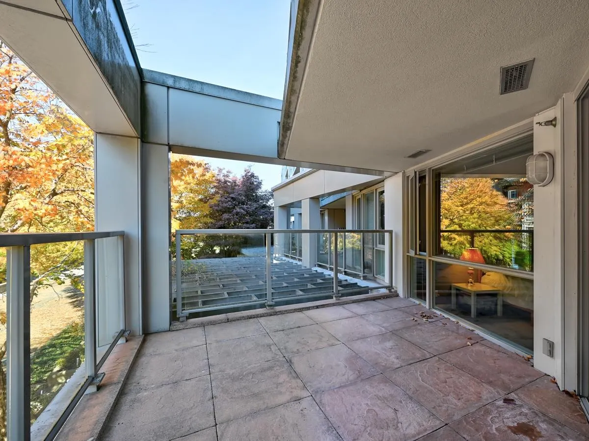 201 5860 Dover Crescent