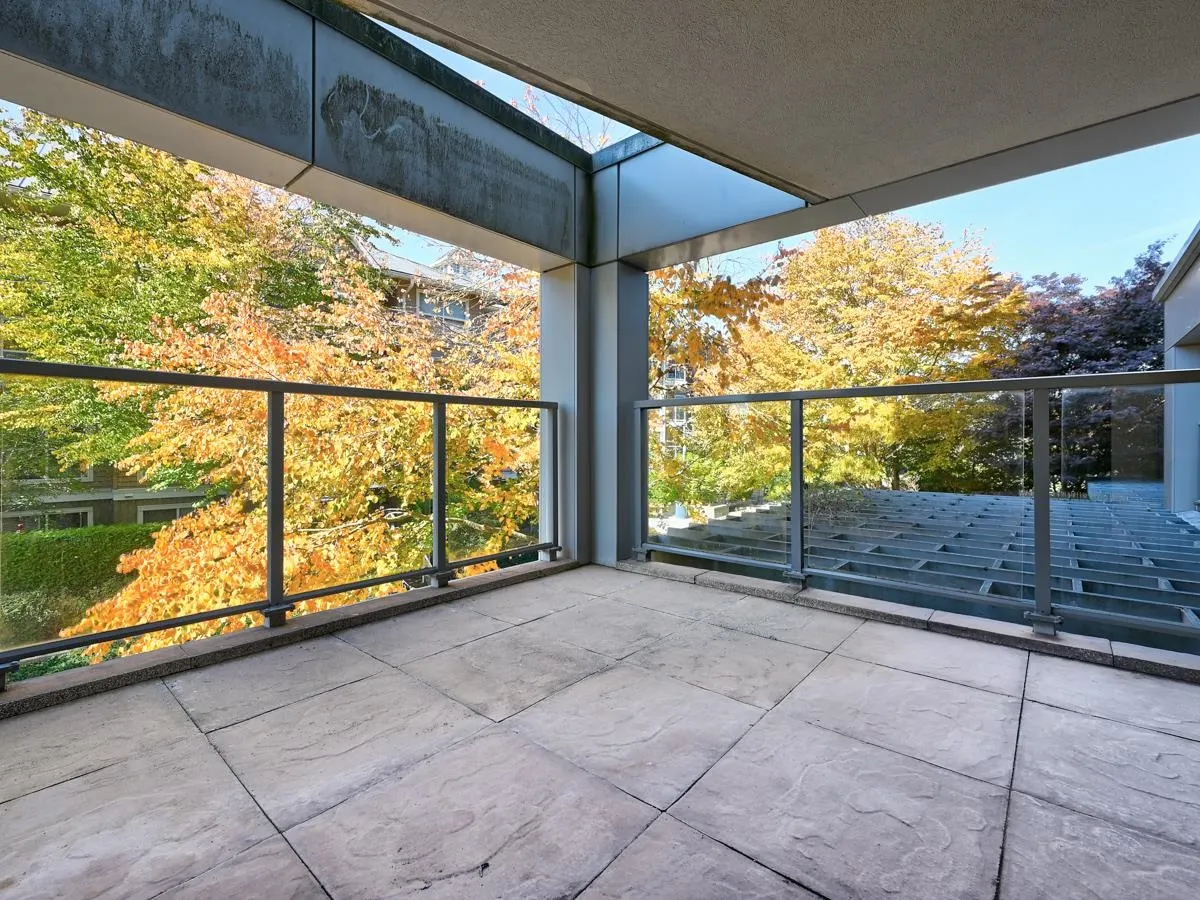 201 5860 Dover Crescent