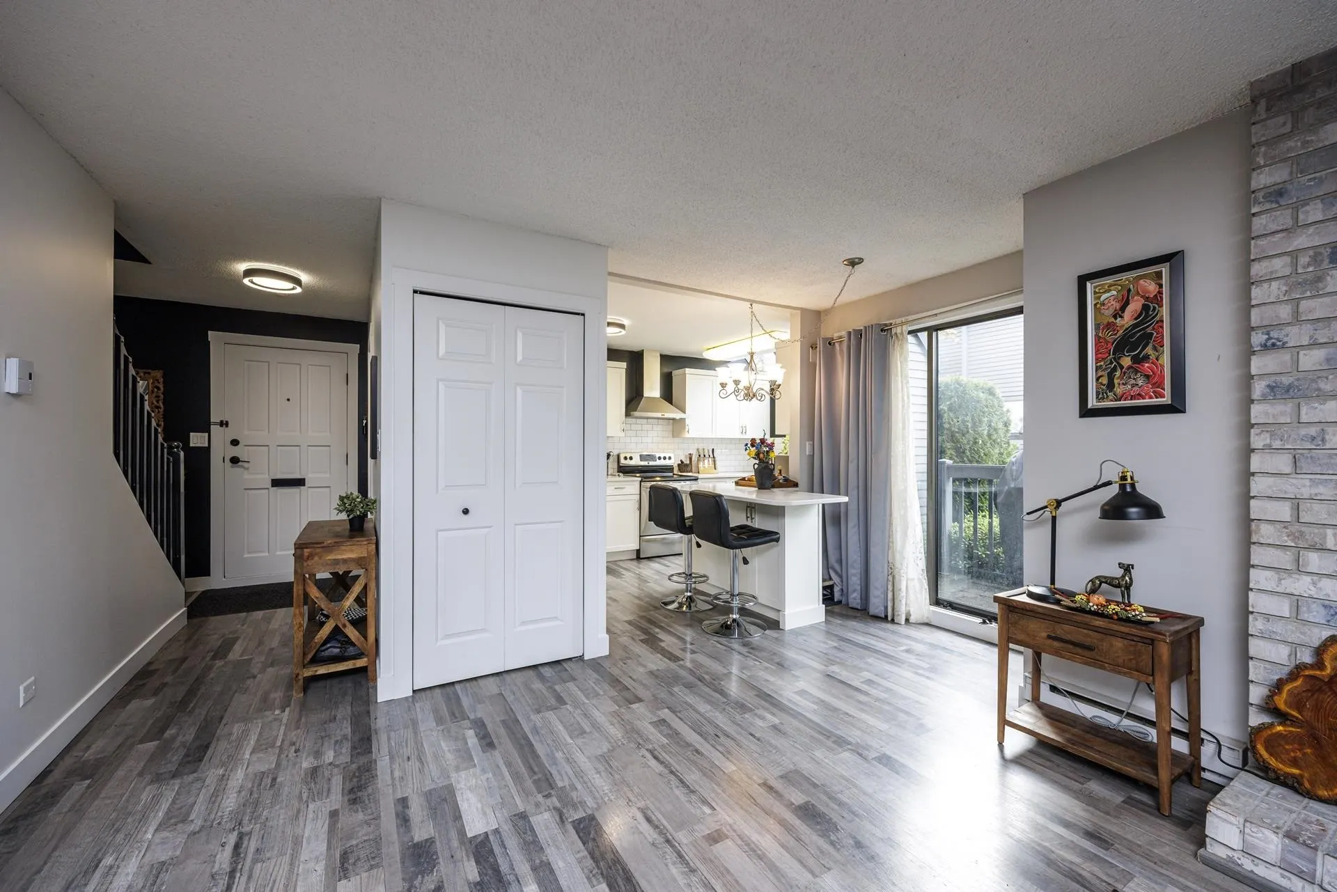 3132 Lonsdale Avenue