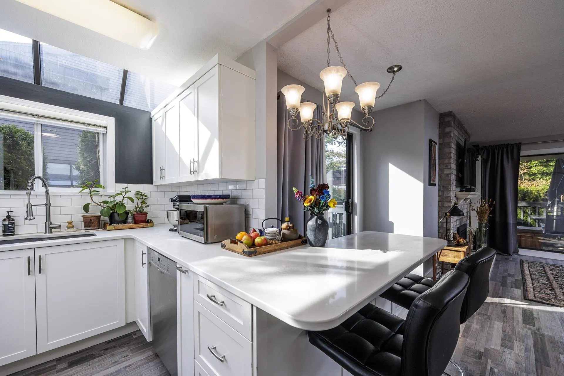 3132 Lonsdale Avenue
