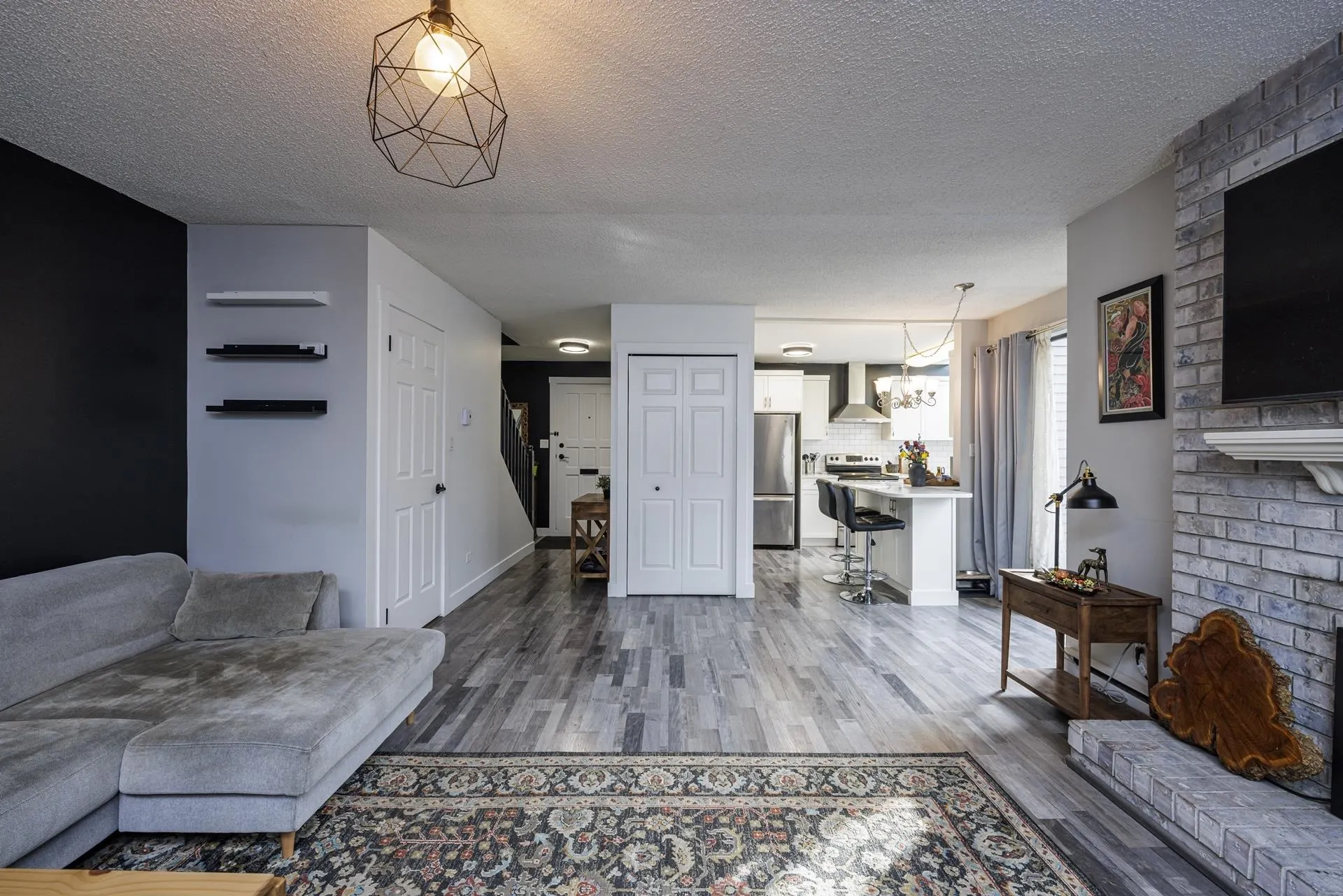 3132 Lonsdale Avenue