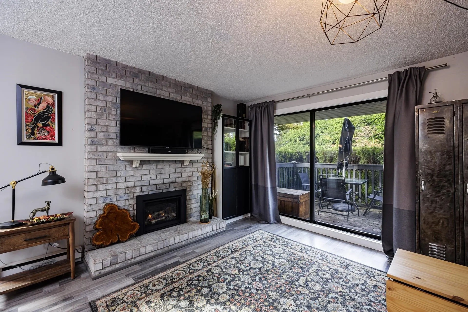 3132 Lonsdale Avenue