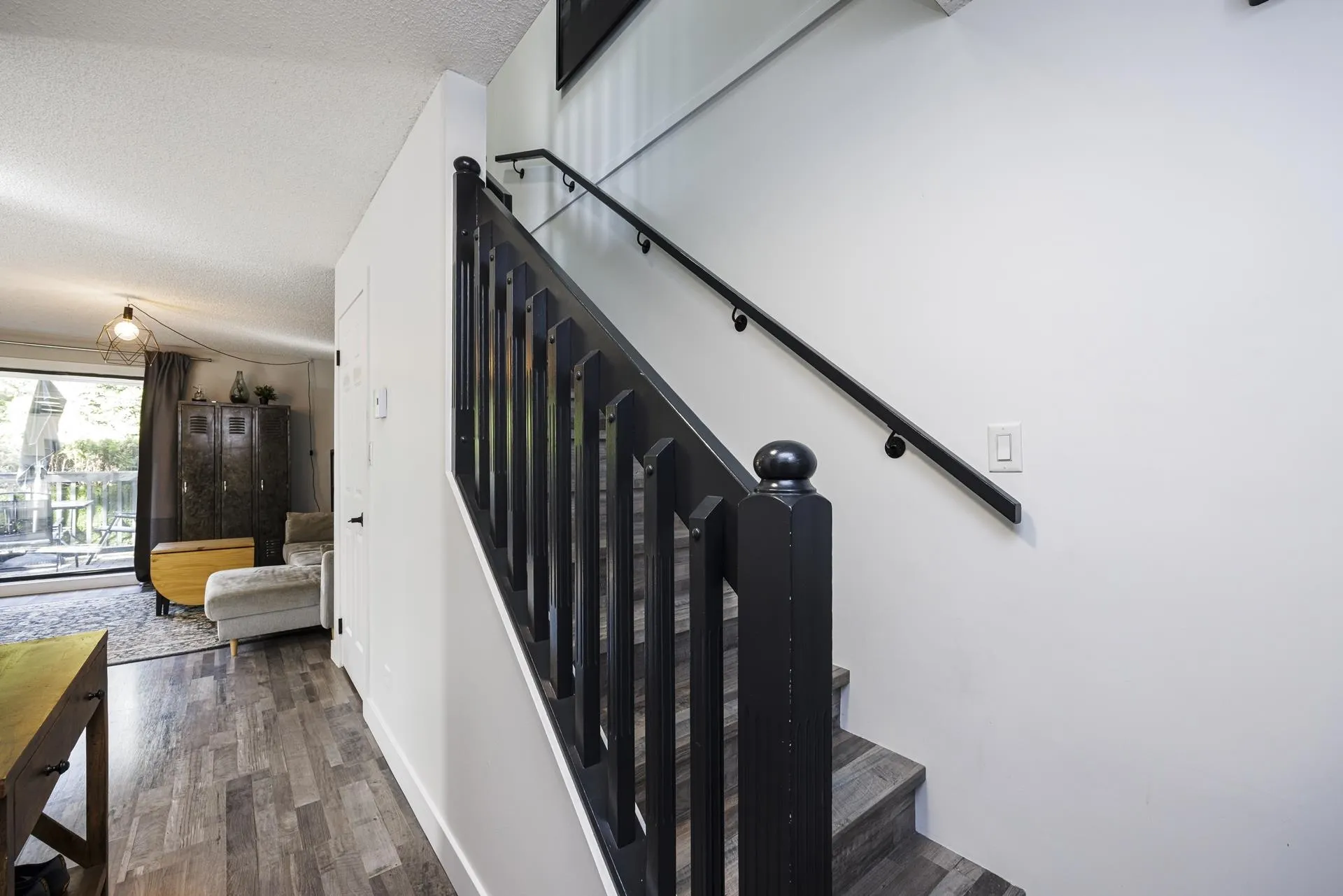 3132 Lonsdale Avenue
