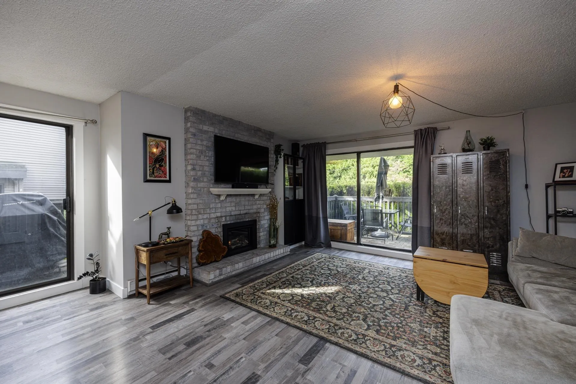 3132 Lonsdale Avenue
