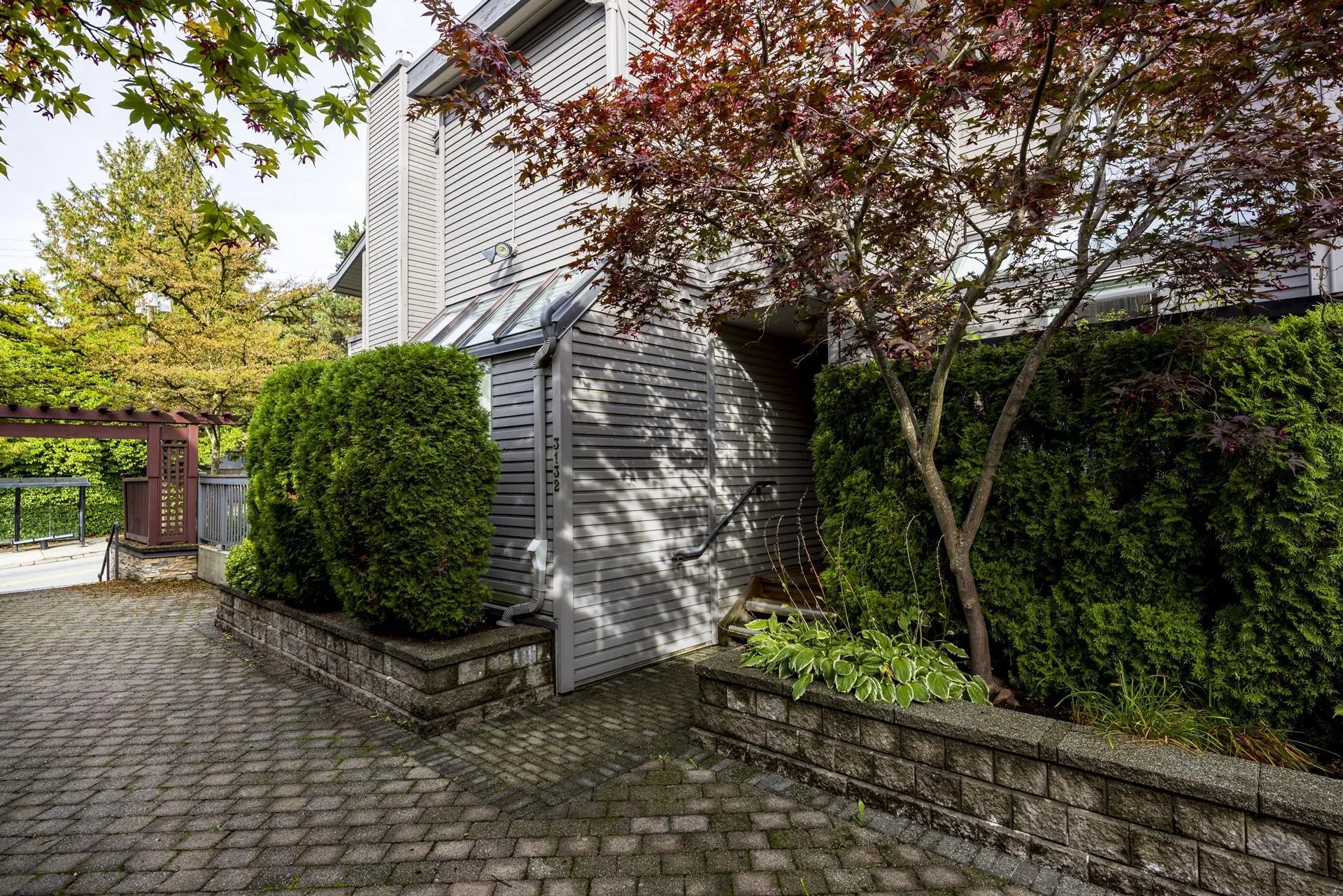 3132 Lonsdale Avenue