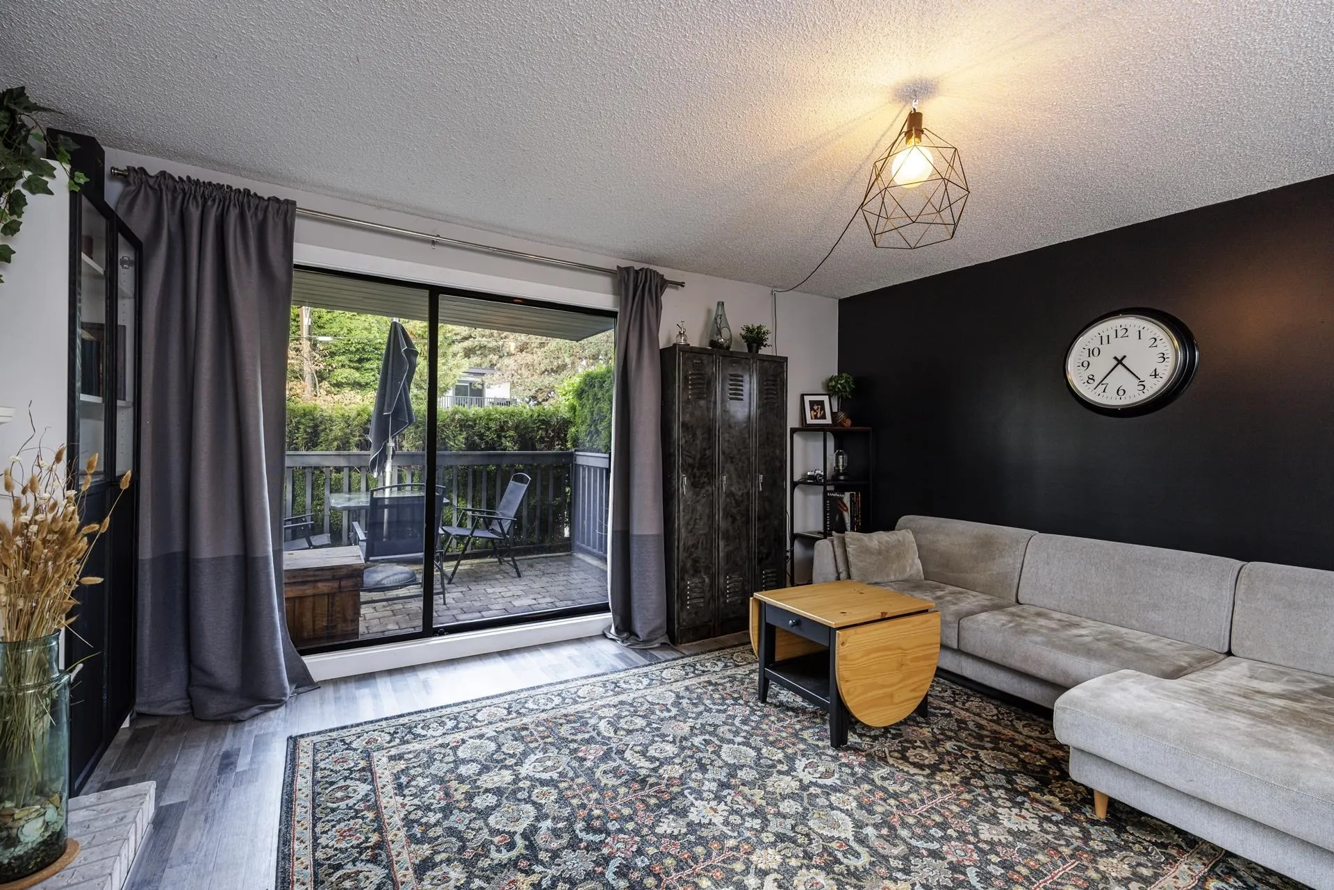 3132 Lonsdale Avenue