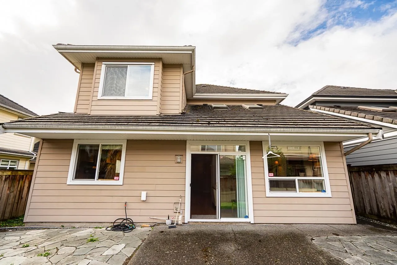 6028 Dunsmuir Crescent